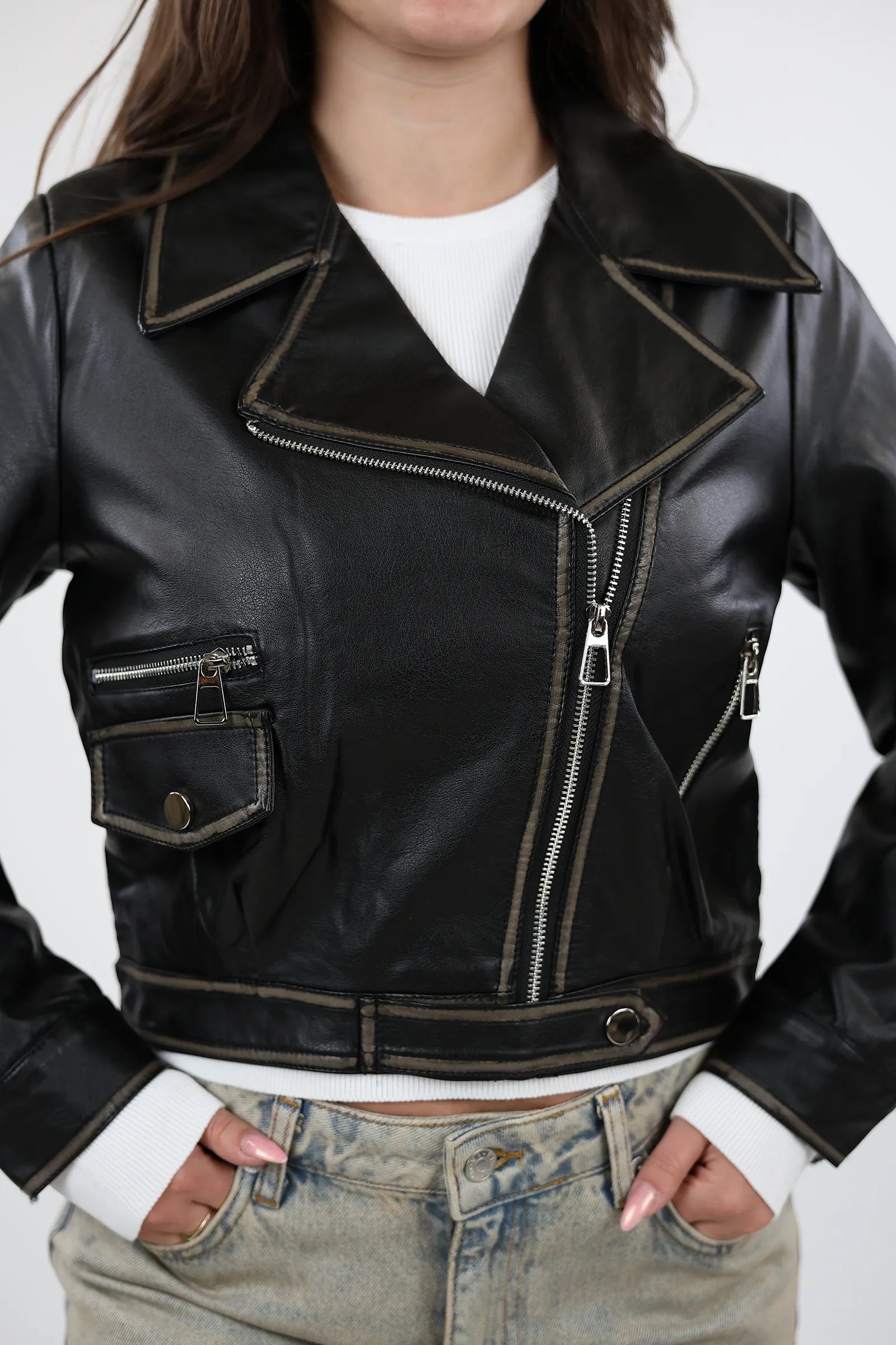 JAKNE LEATHER DETAIL