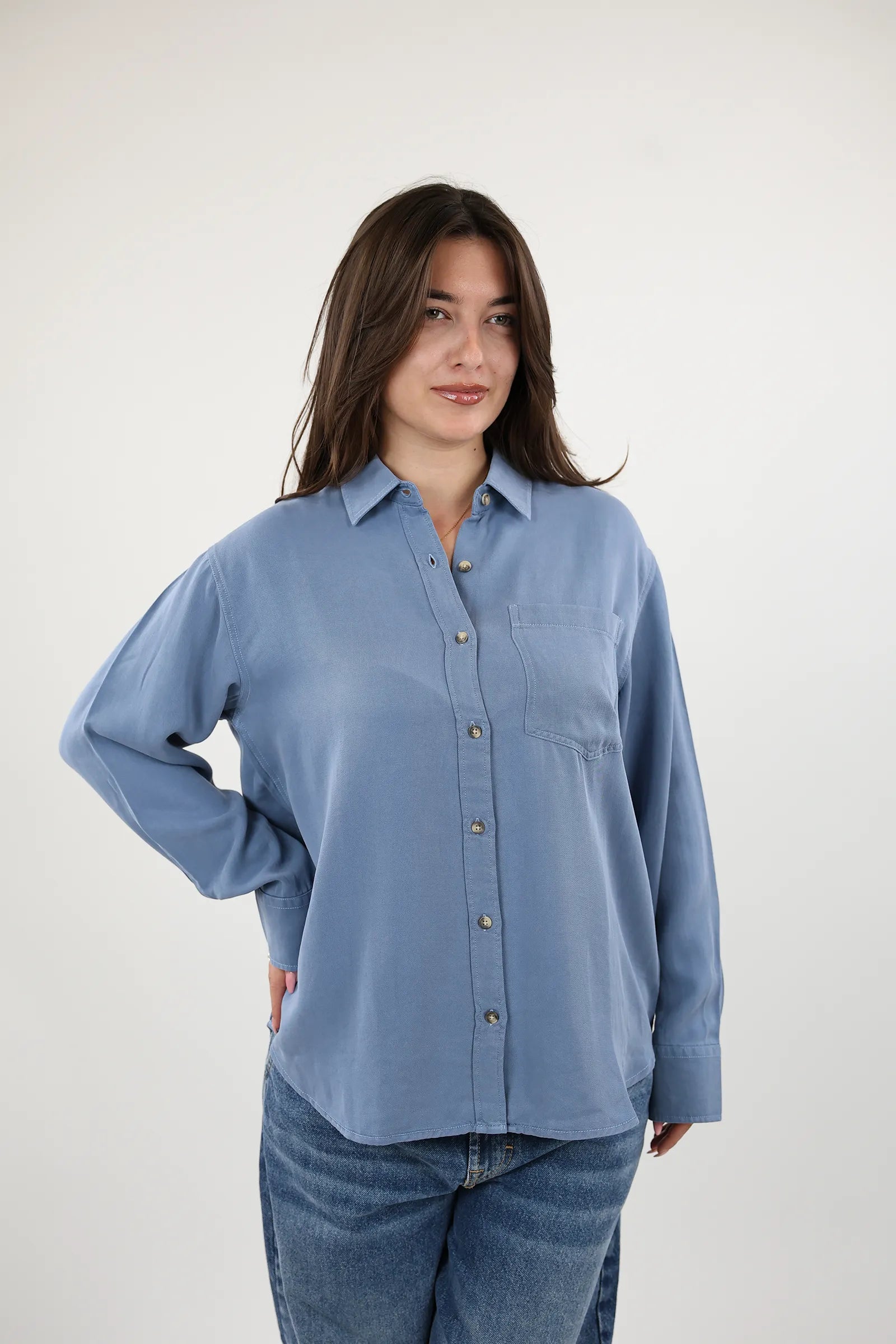 KËMISHË LIGHT BLUE