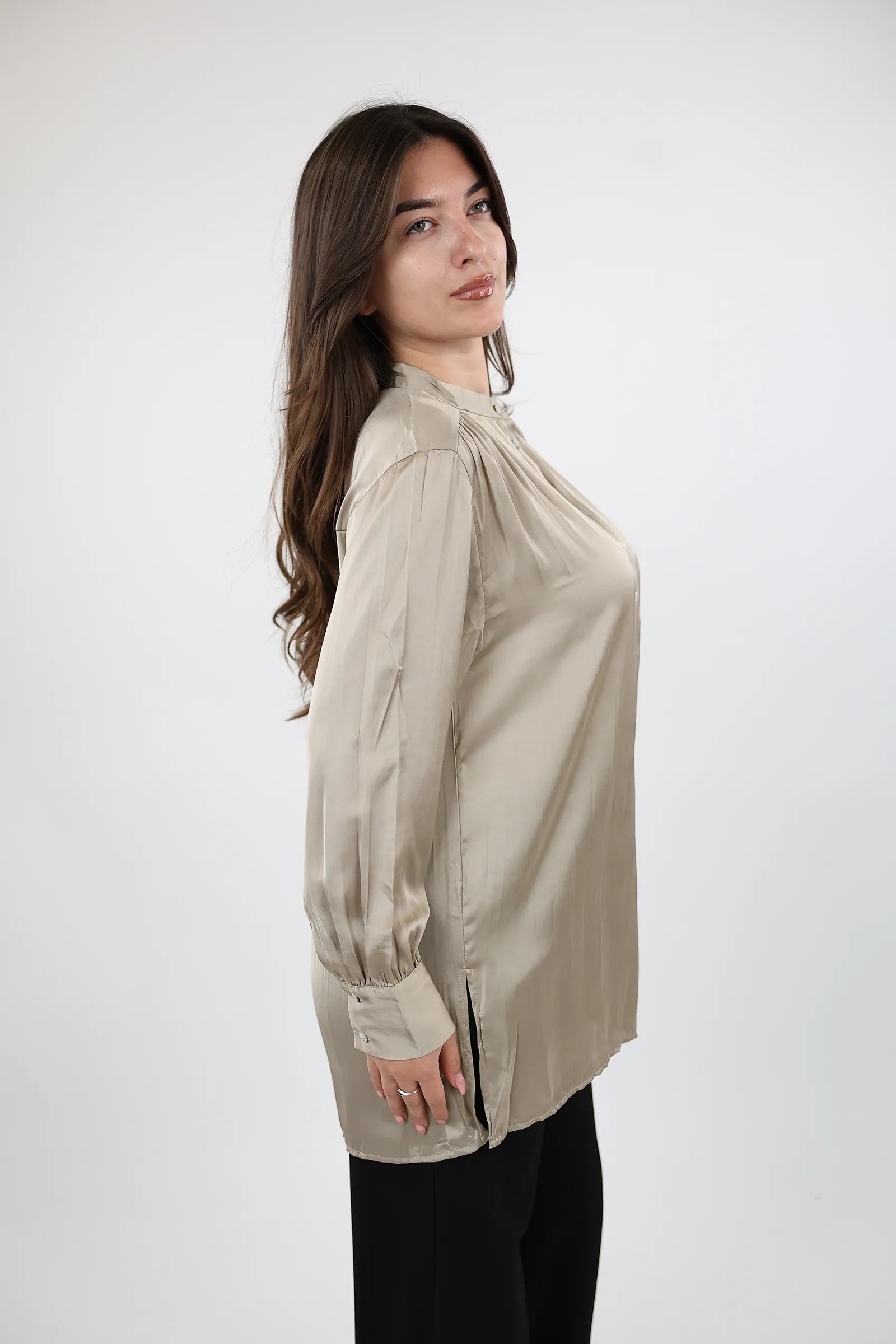 KËMISHË BUTTON DOWN