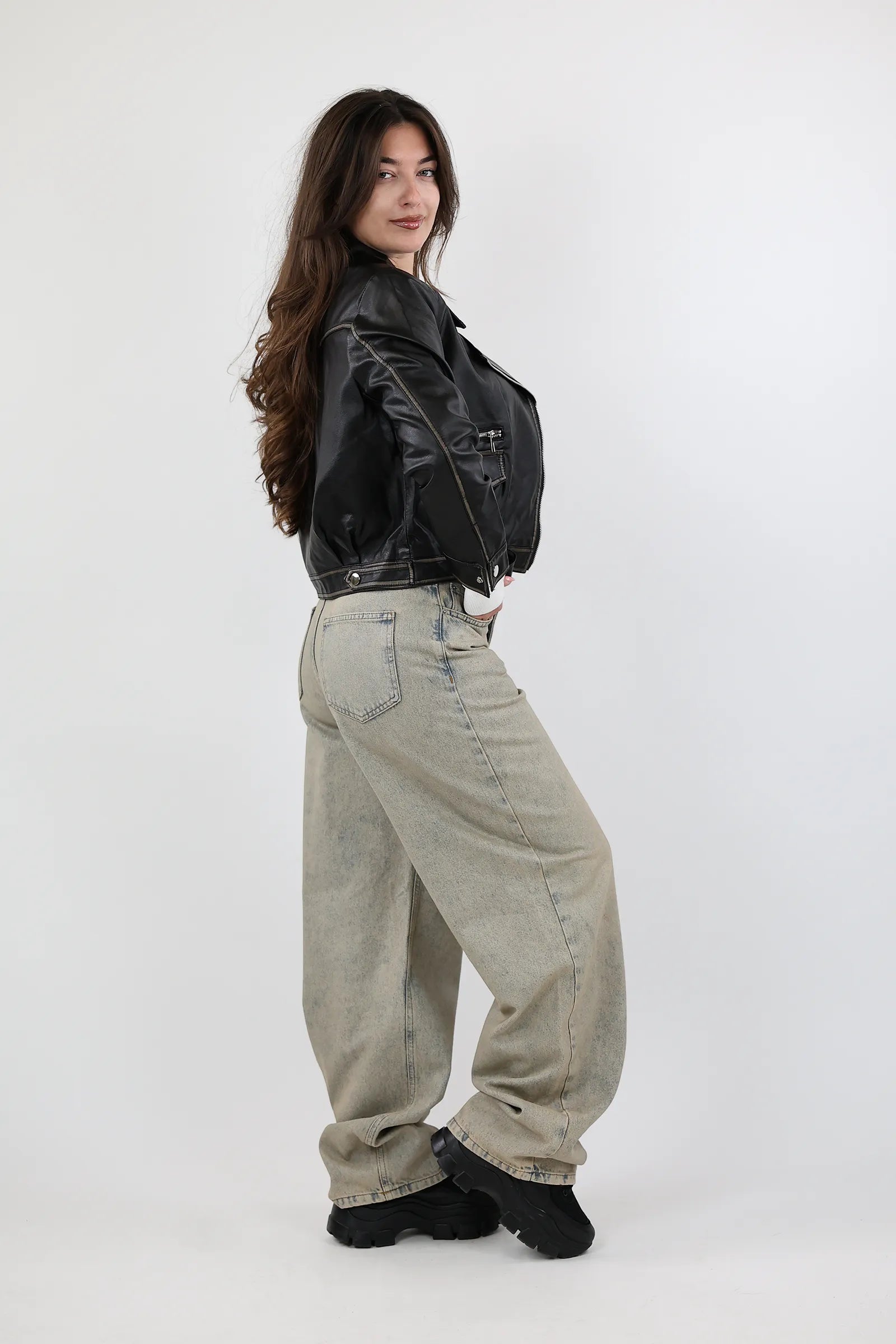 JAKNE LEATHER DETAIL