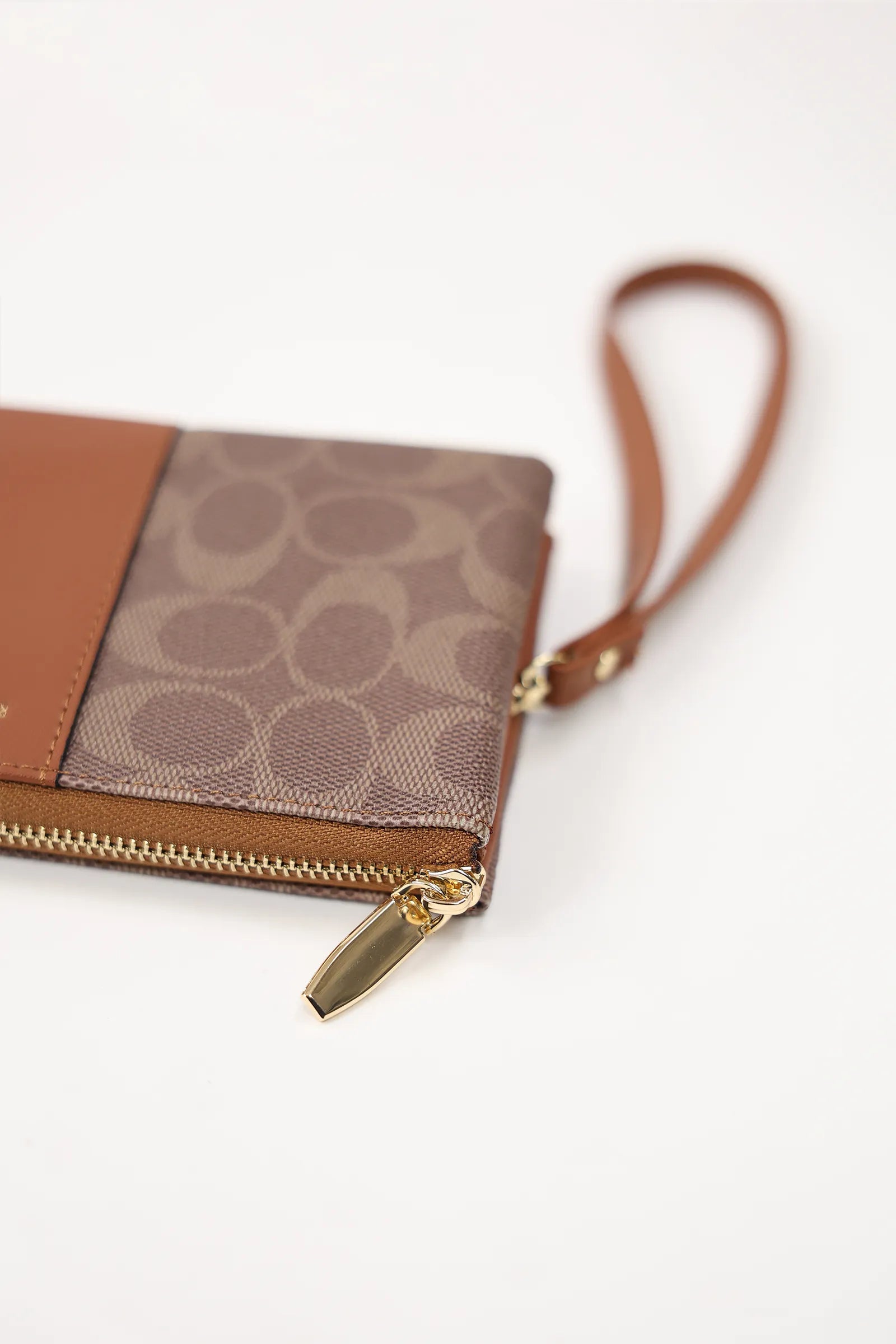 KULETË REVIVALISM PARIS