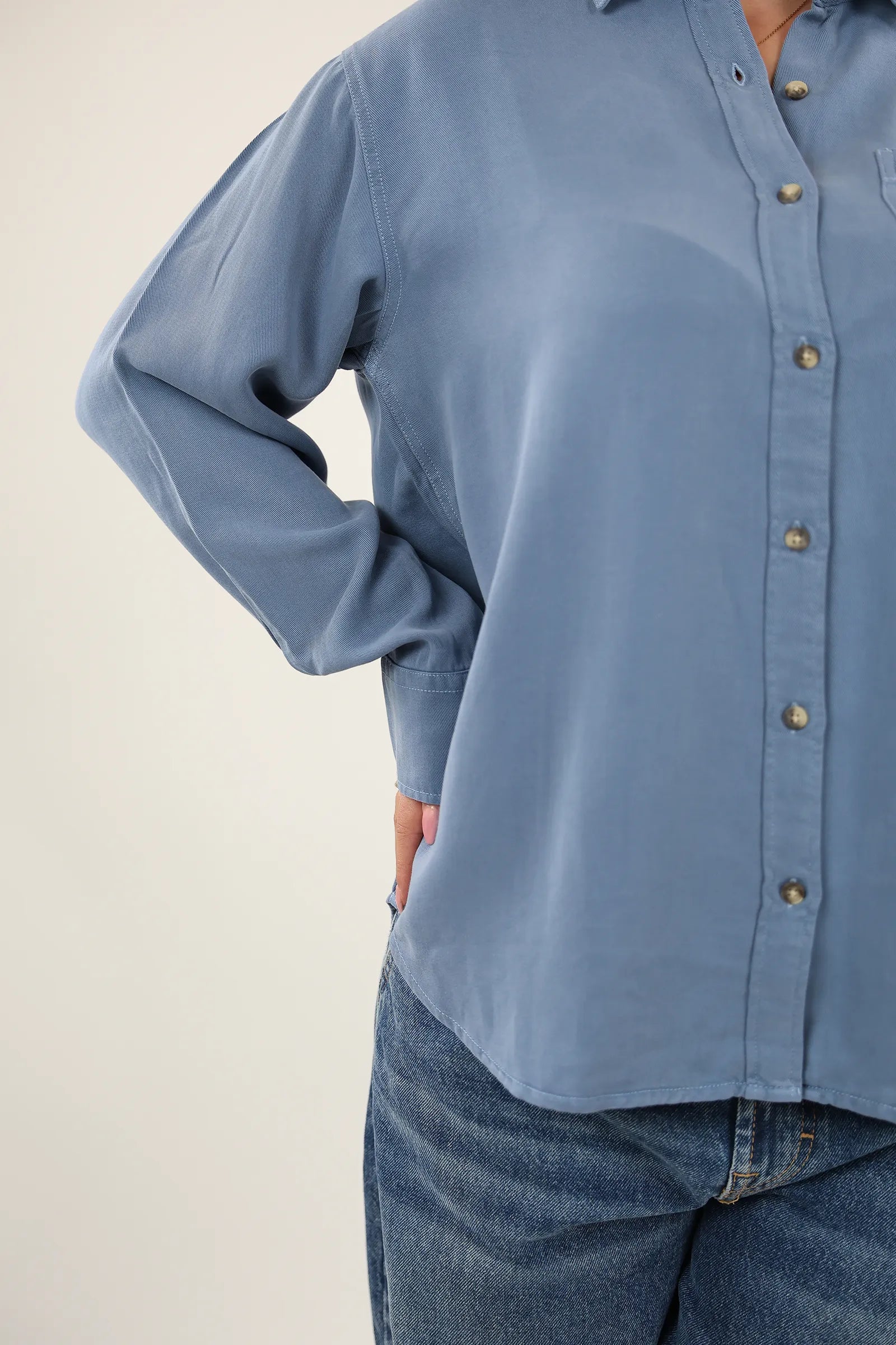 KËMISHË LIGHT BLUE