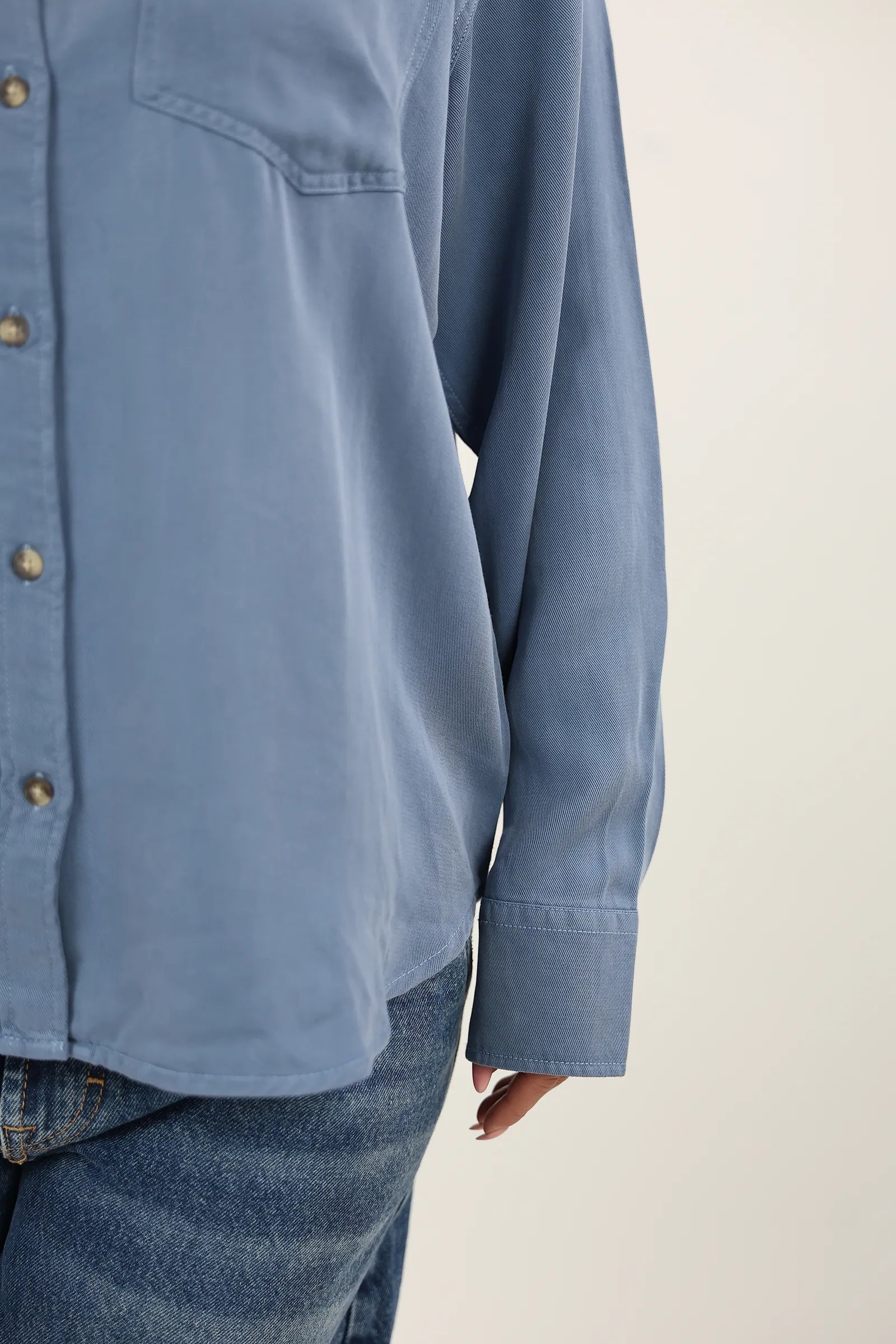 KËMISHË LIGHT BLUE