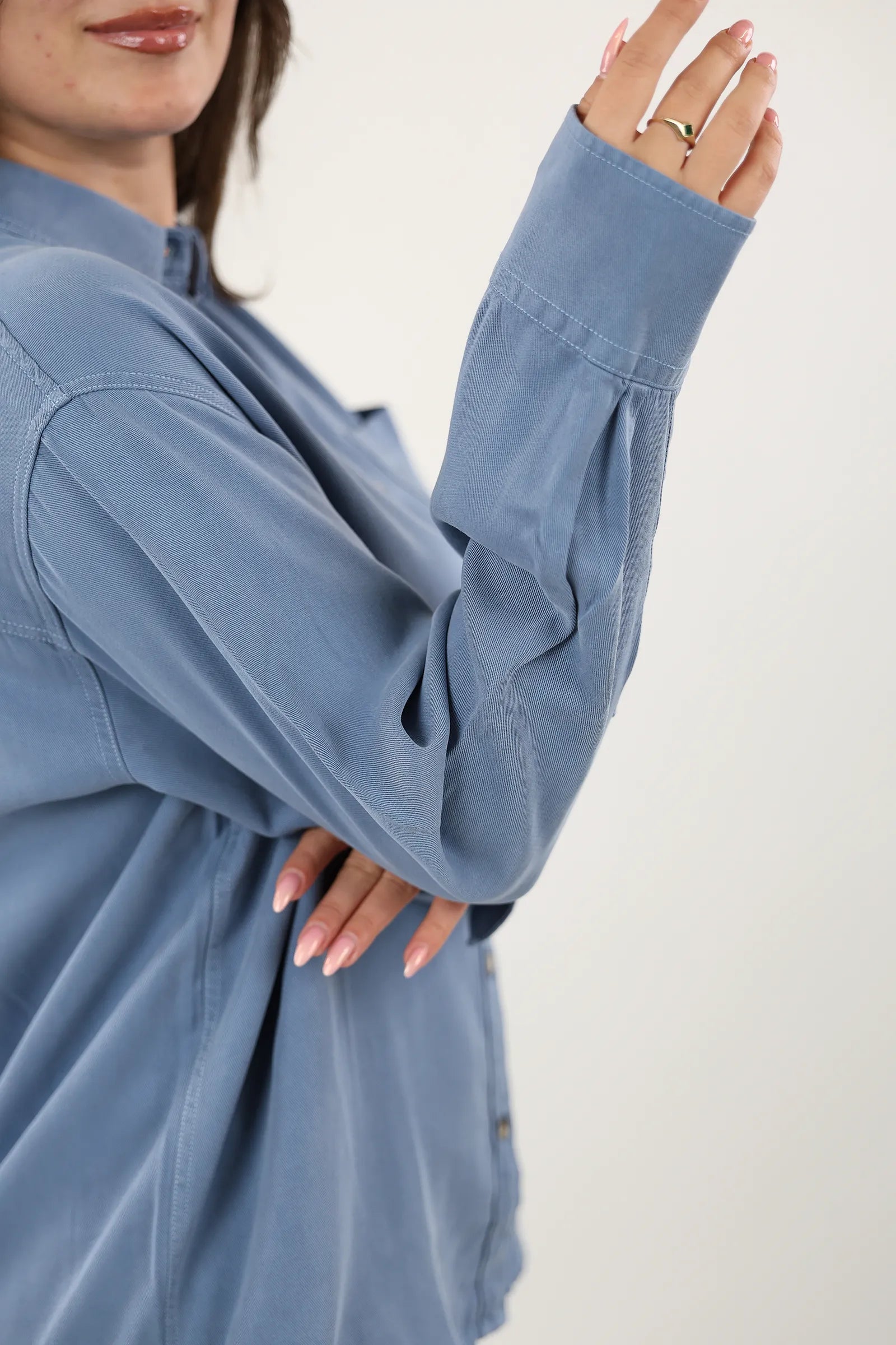 KËMISHË LIGHT BLUE