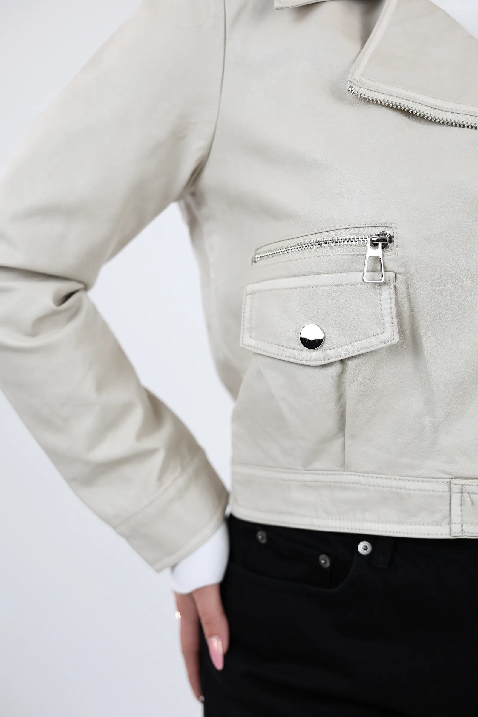 JAKNE LEATHER DETAIL