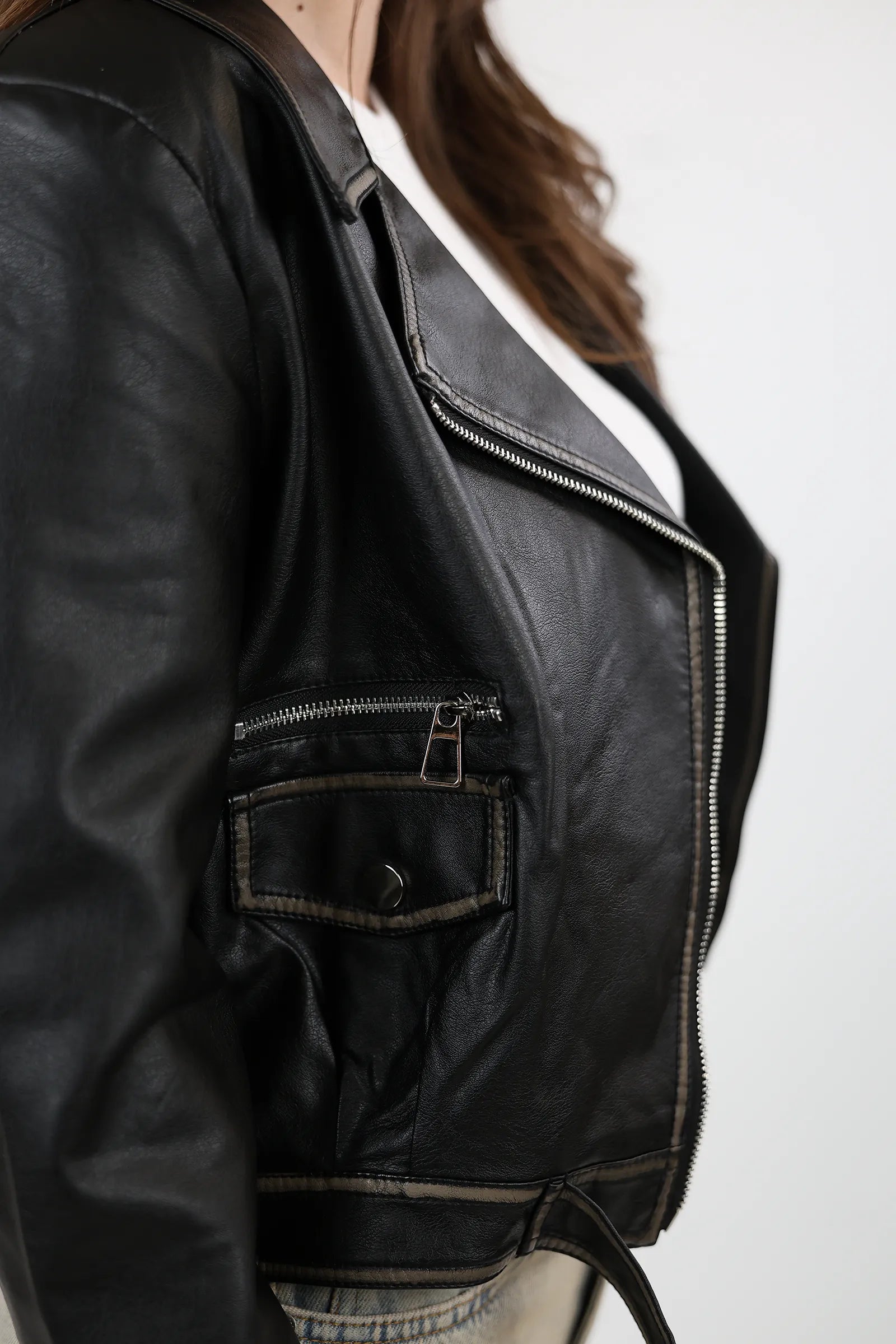 JAKNE LEATHER DETAIL