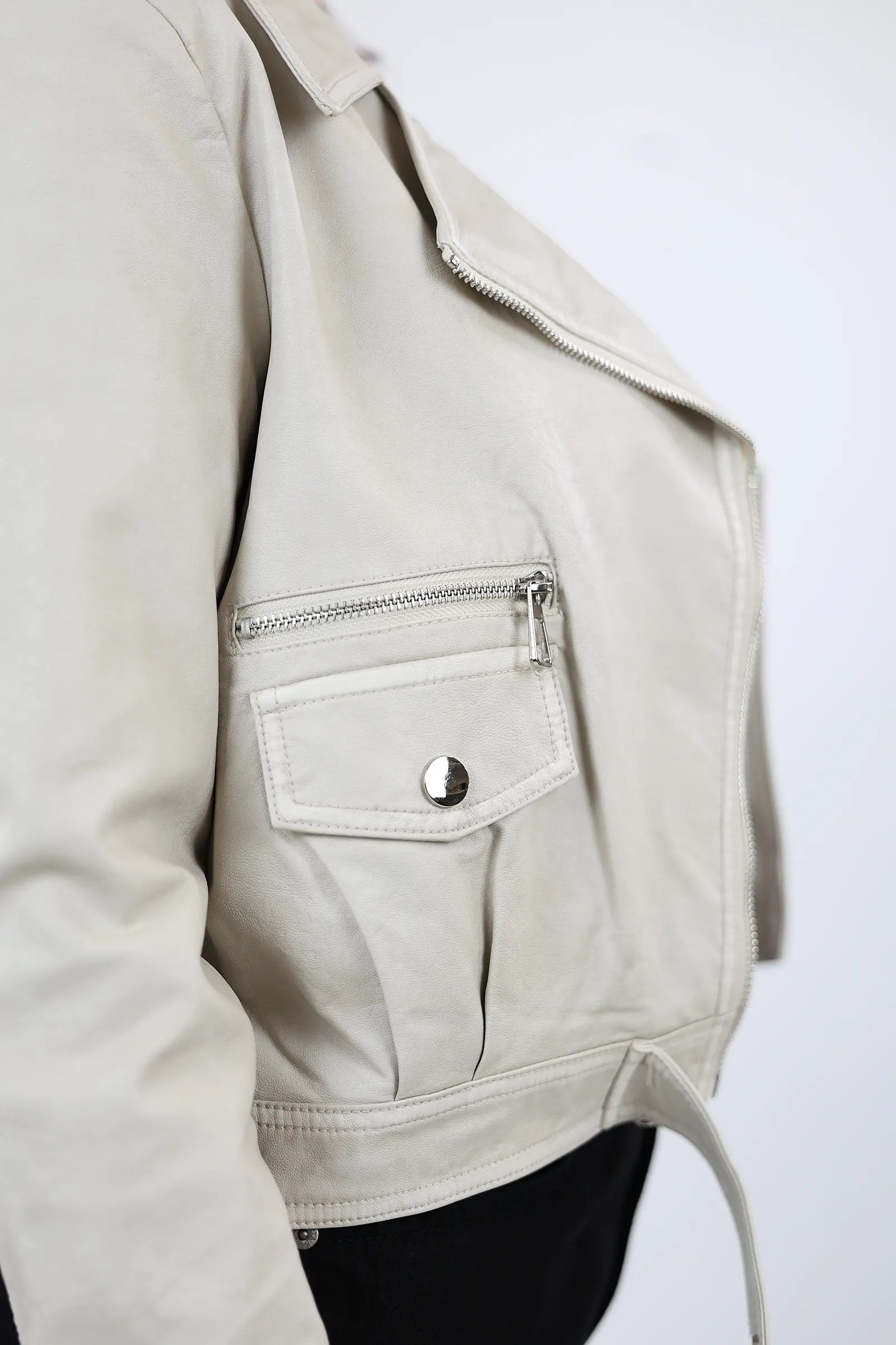 JAKNE LEATHER DETAIL