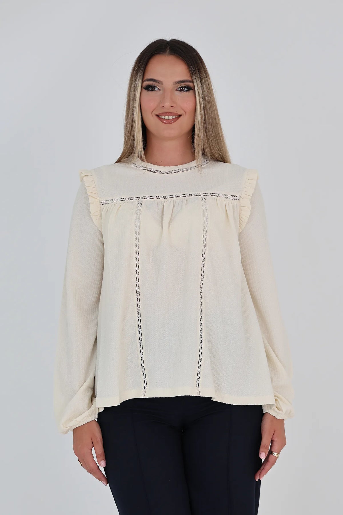Bluze ruffled shoulders