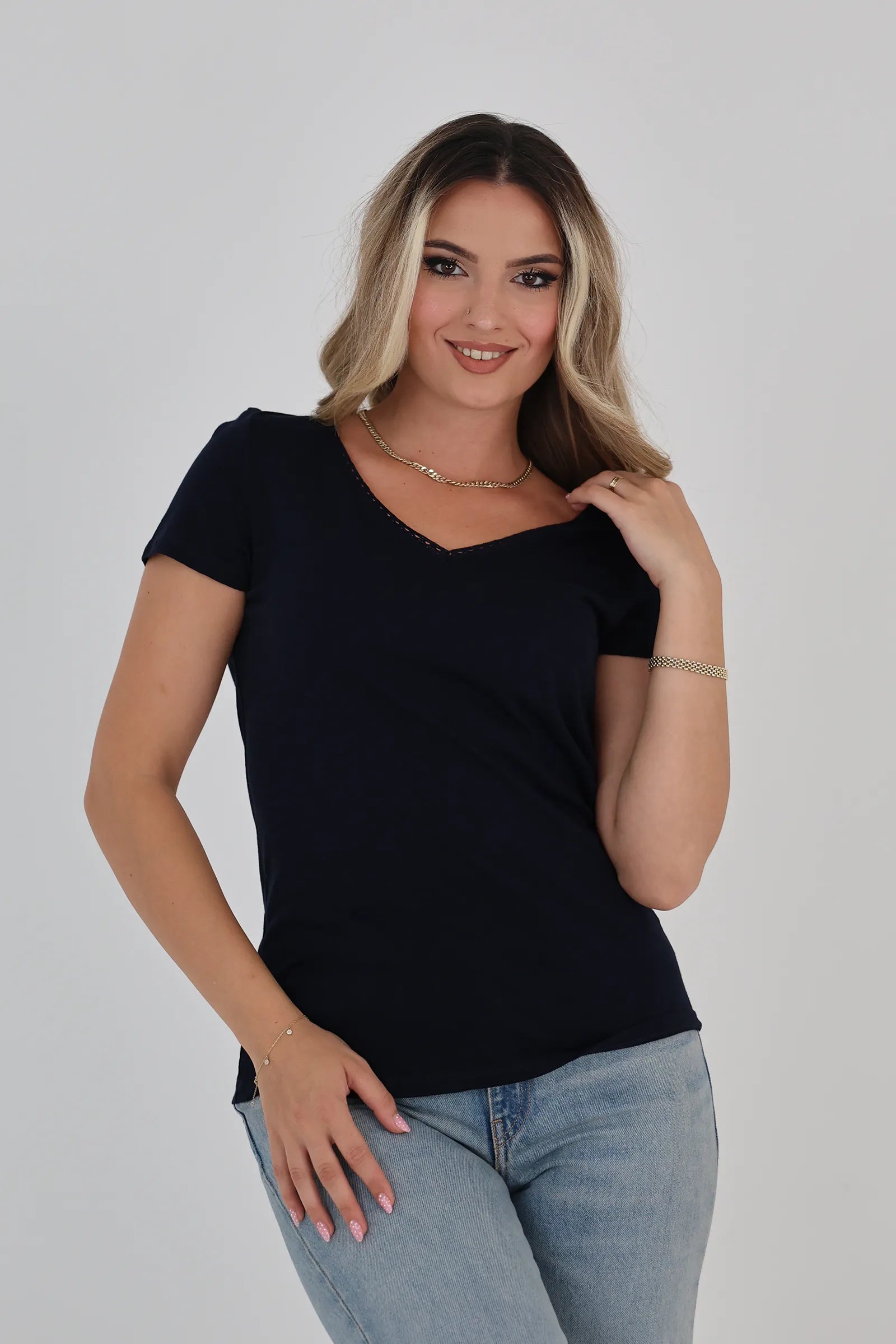 Maice v neck tee