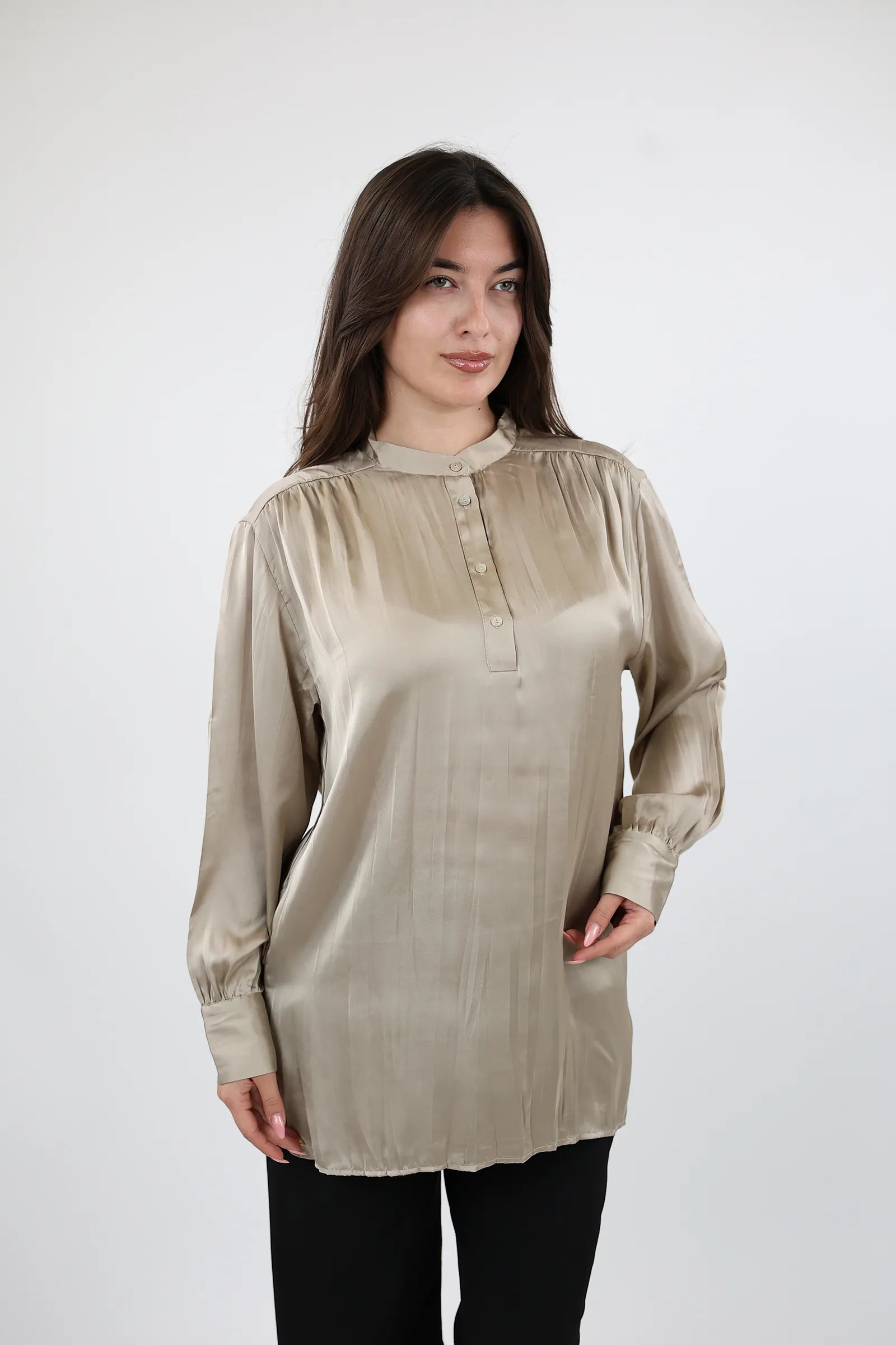 KËMISHË BUTTON DOWN