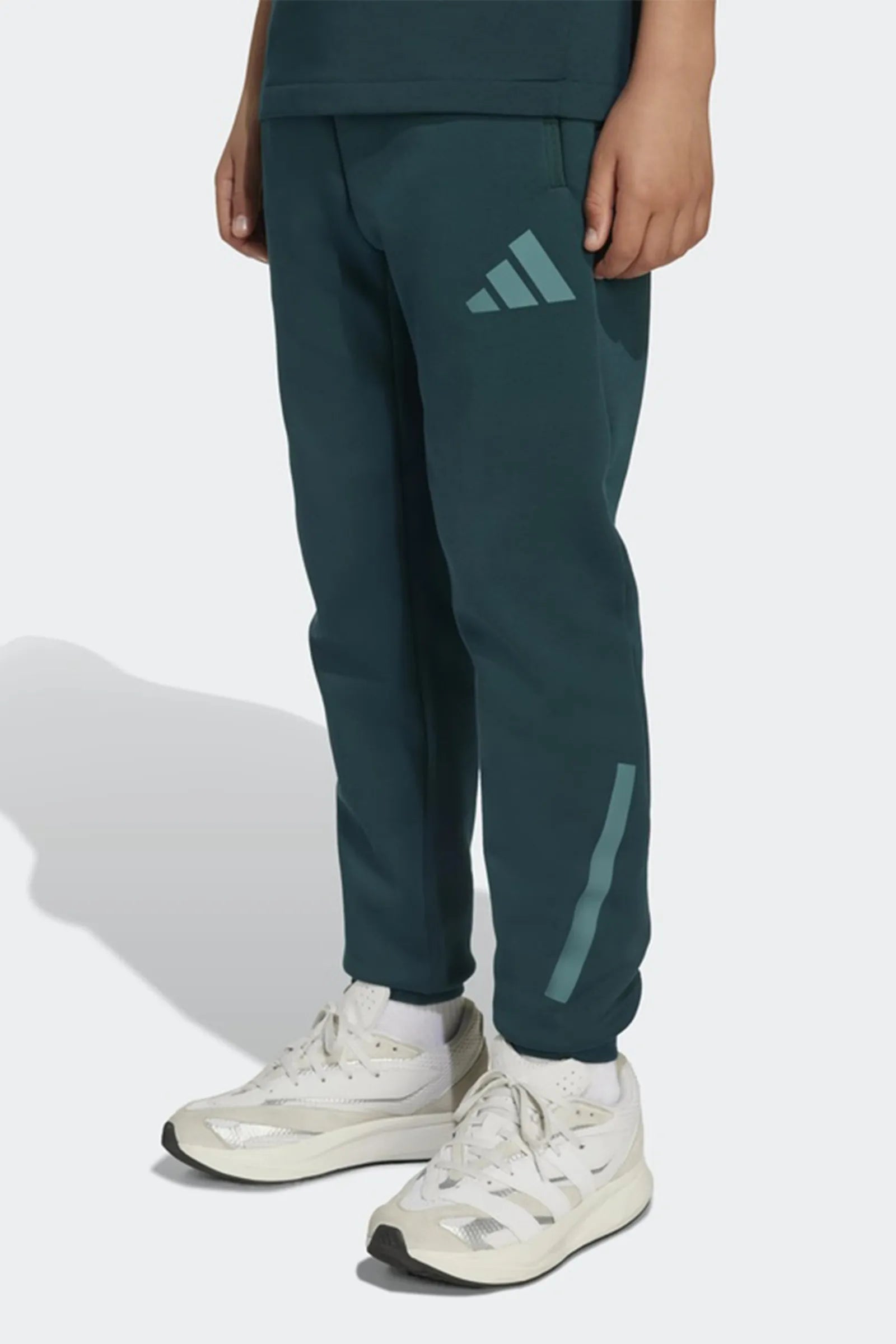 TRENERKA ADIDAS Z.N.E. TAPERED-LEG KIDS-BOYS SPORTSWEAR PANT IVY/PRELOVED TEAL
