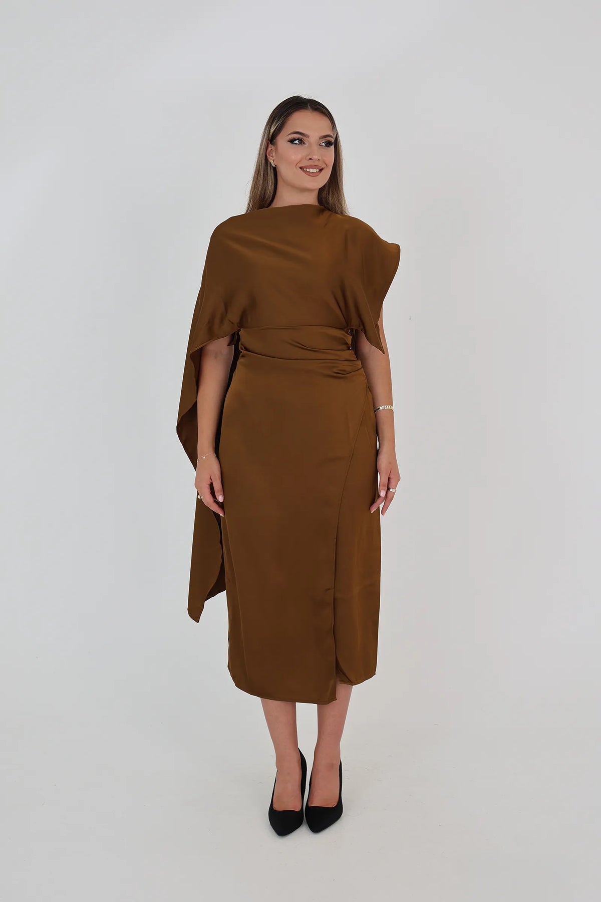 Fustan flowing cape