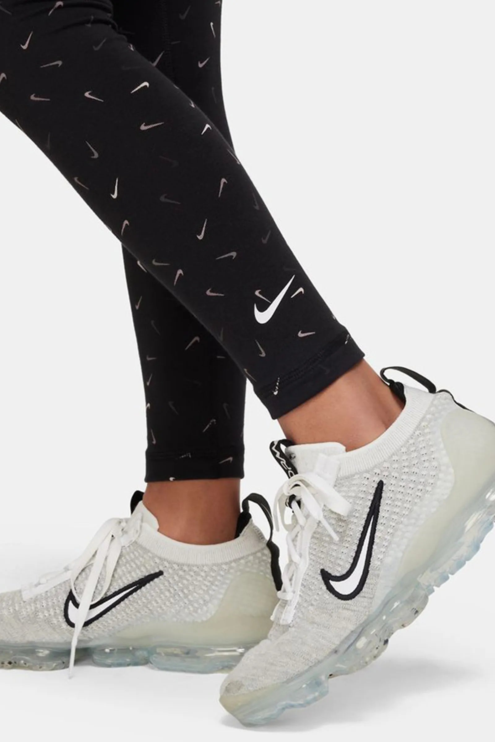 HELLANKE Nike Sportswear Essential DX5026-010