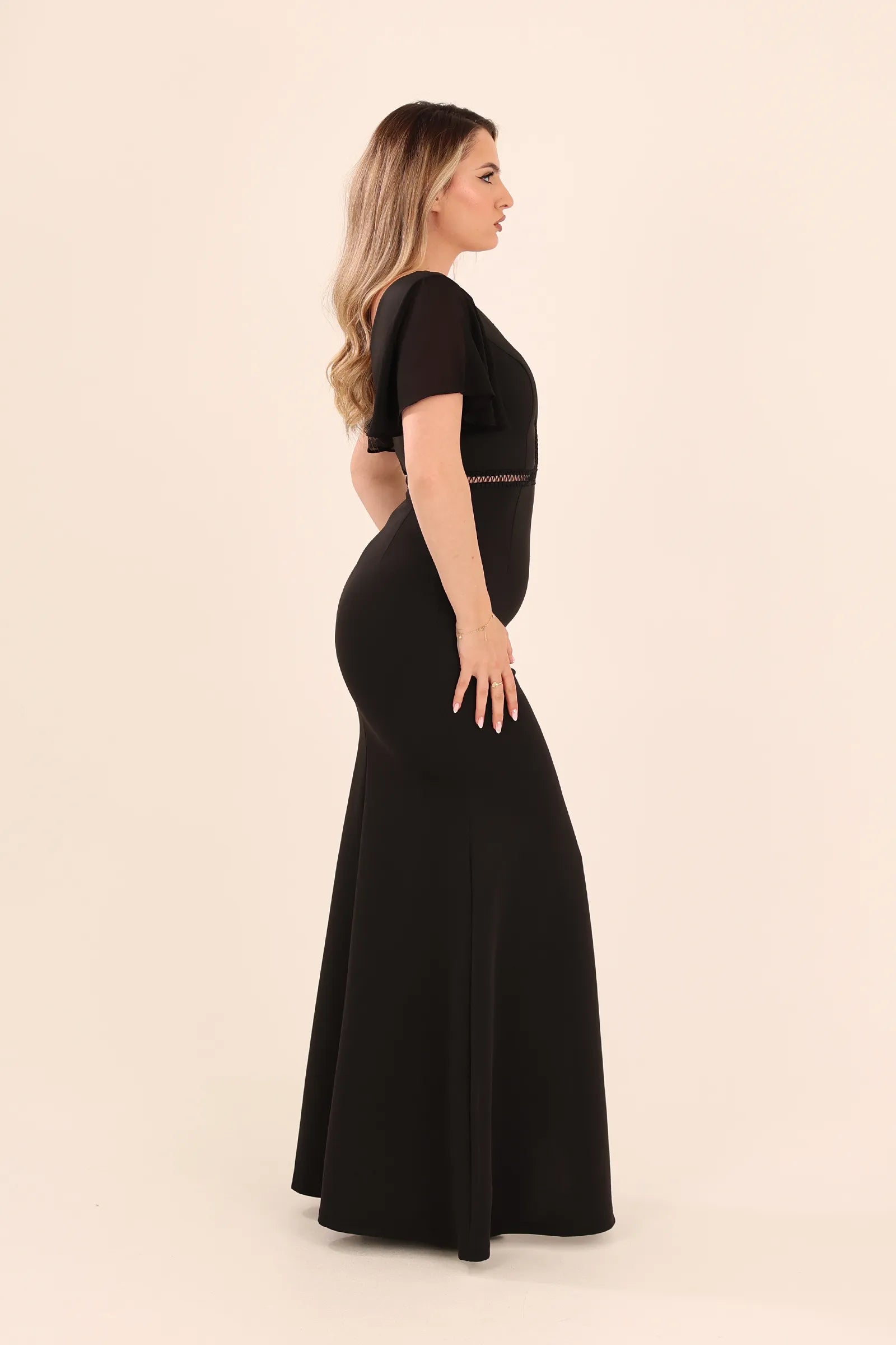 Fustan flutter sleeves