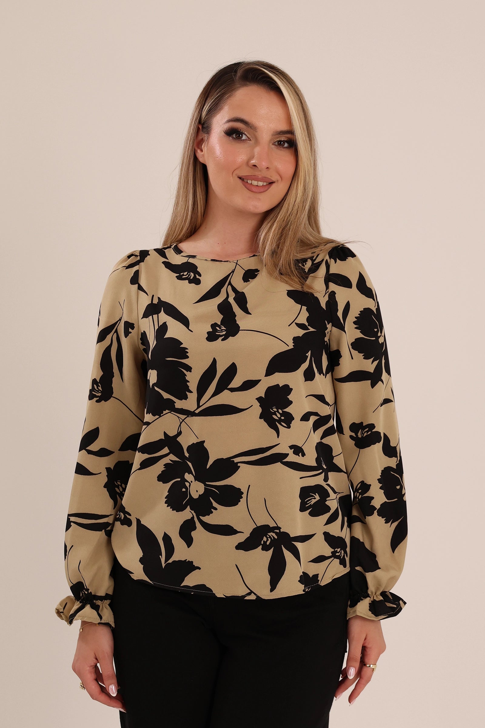Bluze ruffle trim