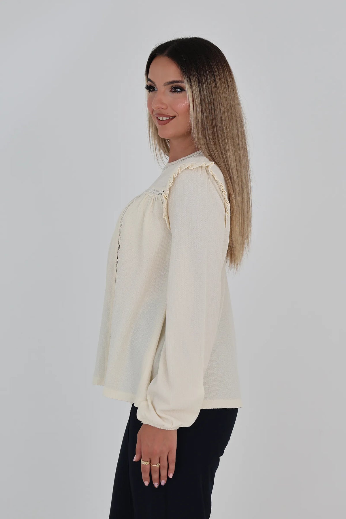 Bluze ruffled shoulders