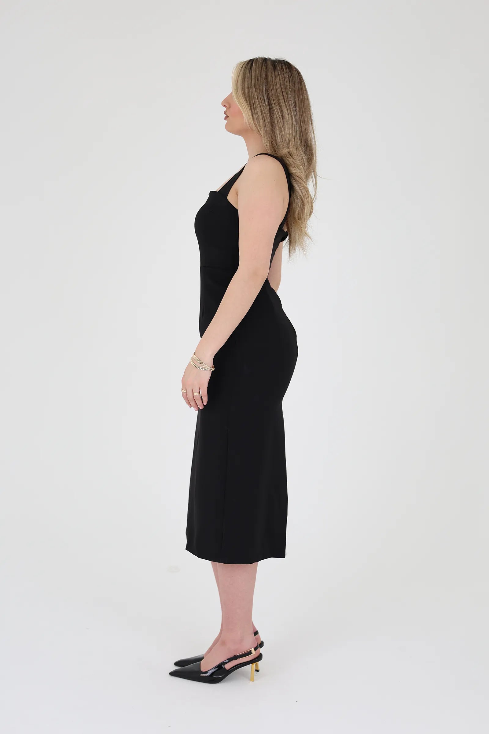 Fustan square neck sheath