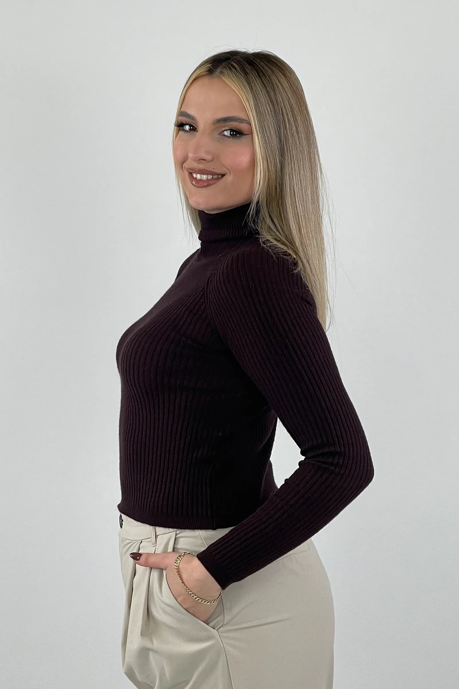 Rrollke fitted rib-knit