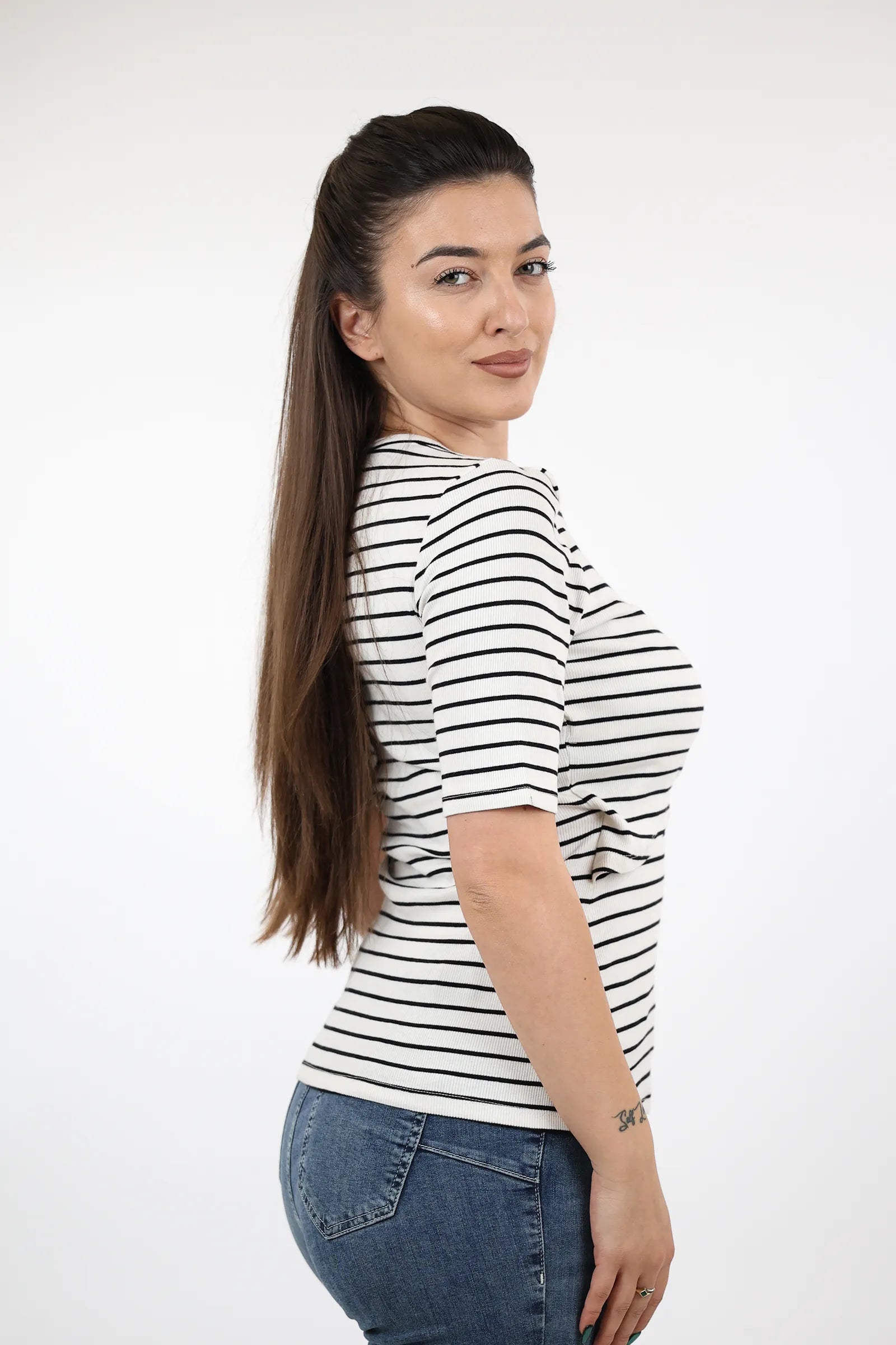 MAICË Twist Knot Top