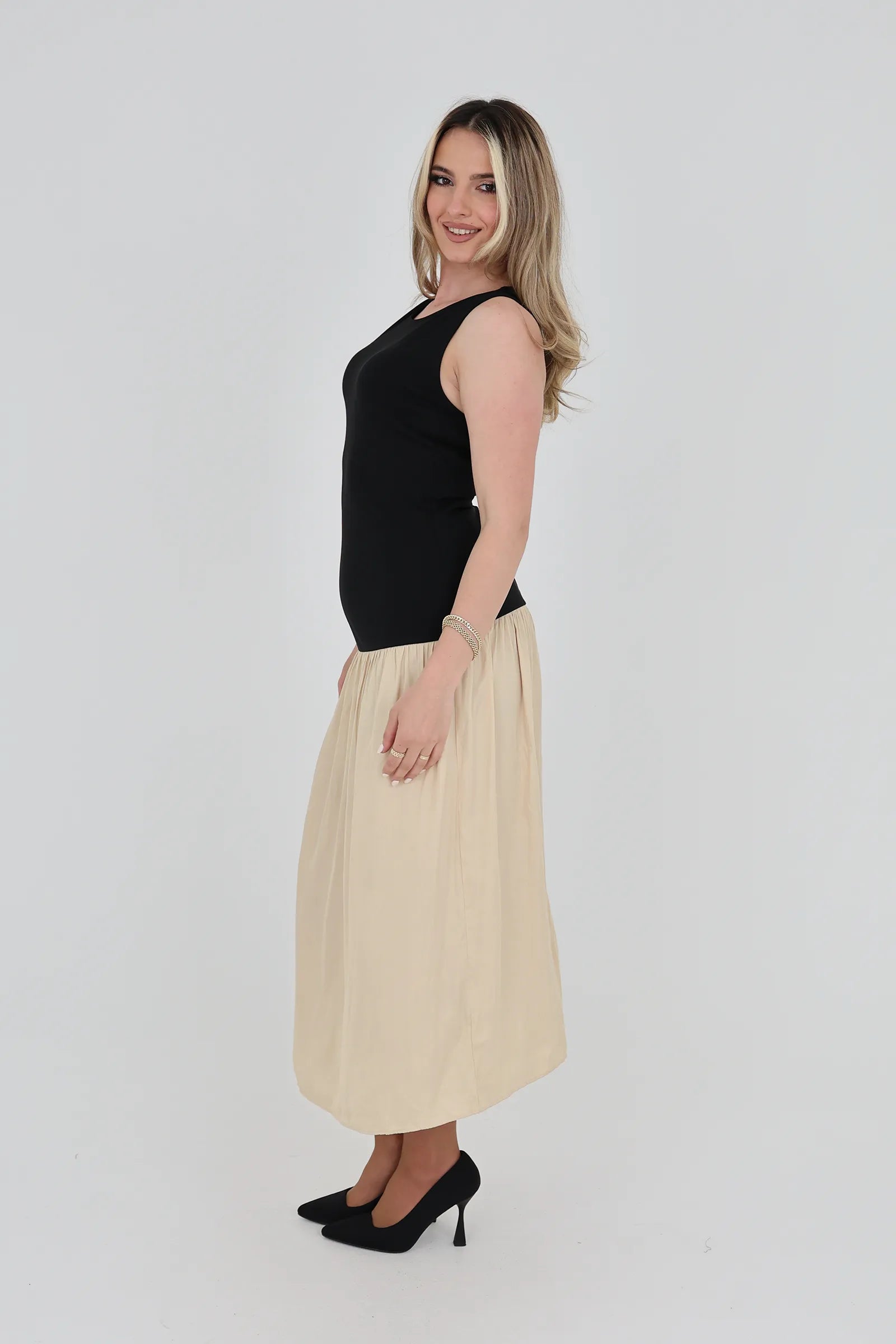 Fustan high neck sleeveless