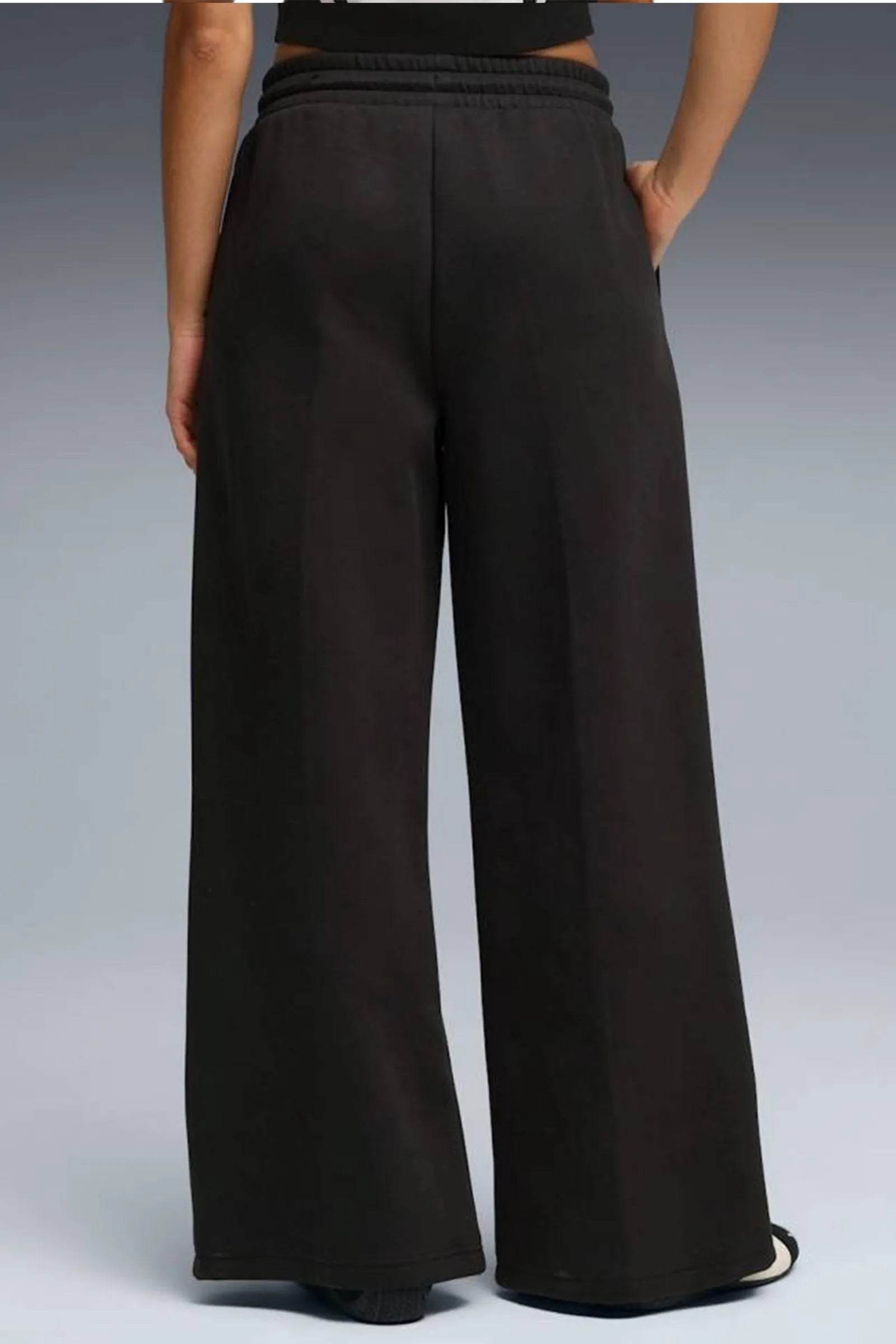 TRENERKA PUMA WARDROBE ESSENTIALS RELAXED - Tracksuit bottoms - black