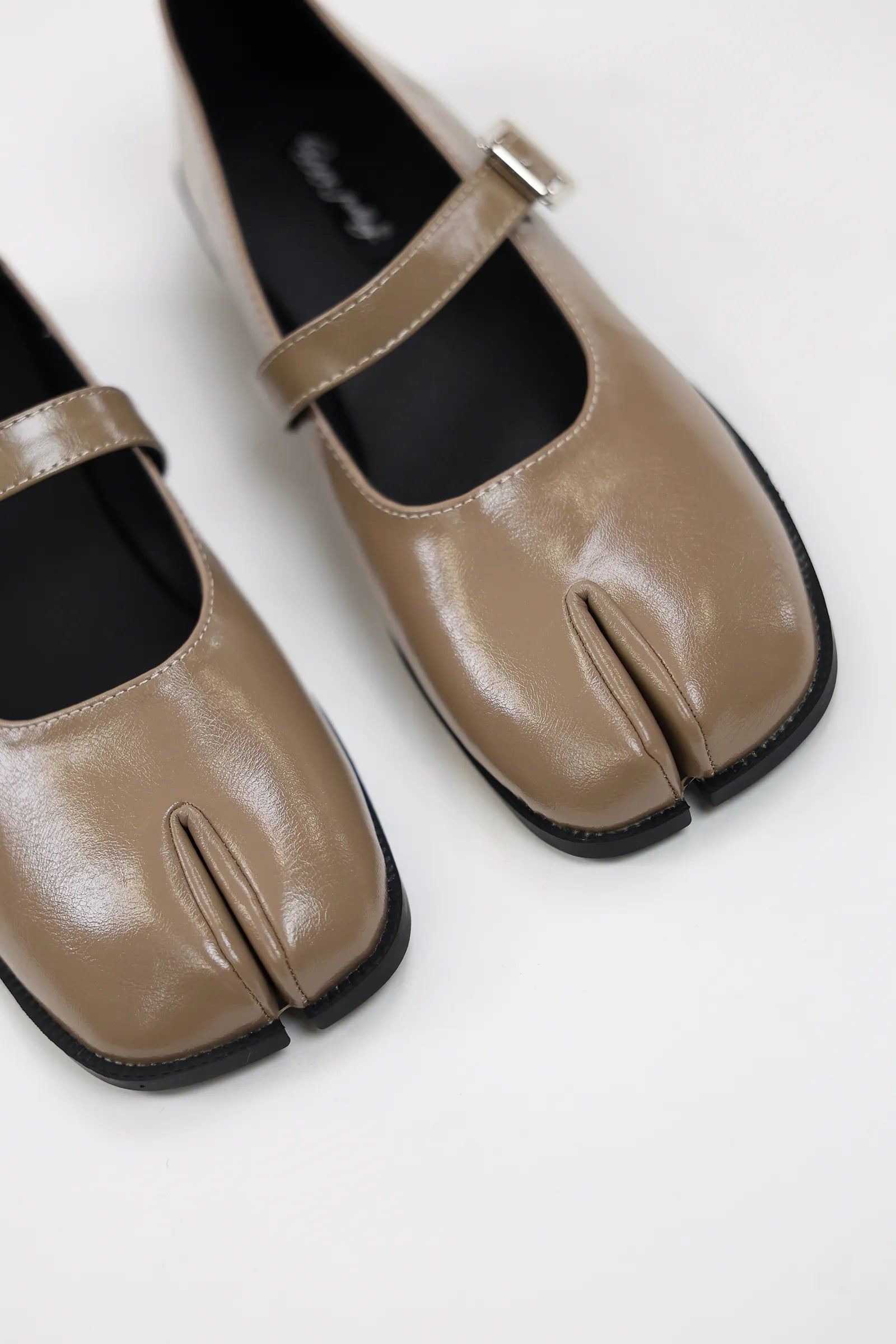 KËPUCË SPLIT TOE
