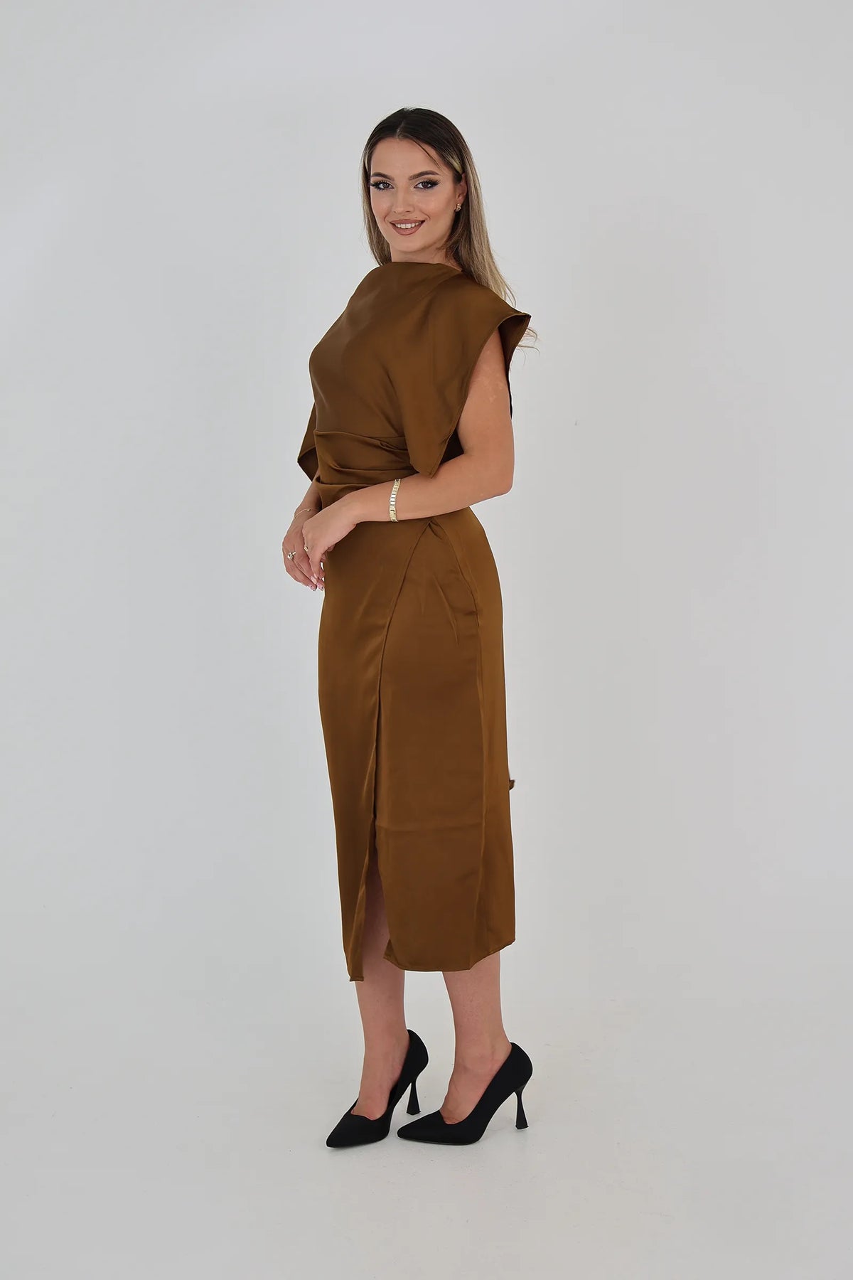 Fustan flowing cape