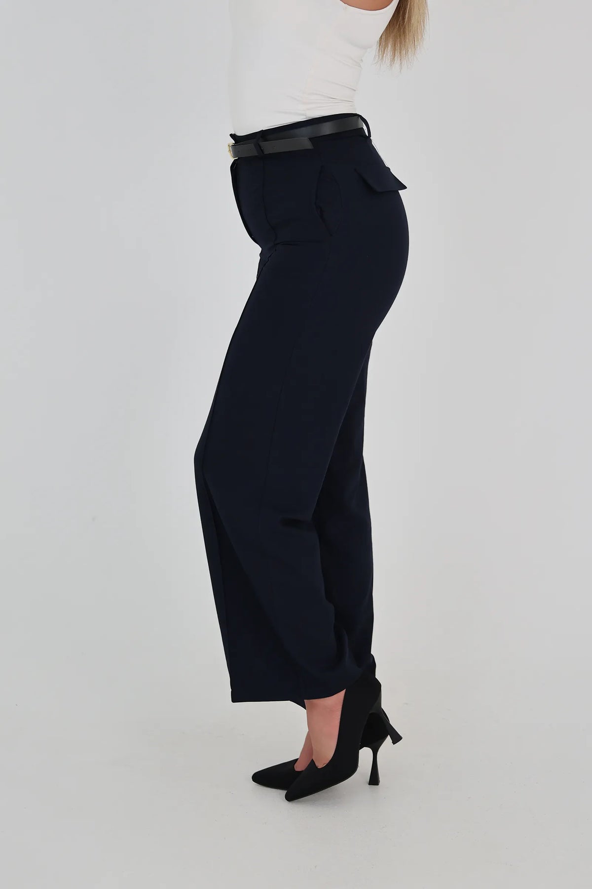 Pantallona with belt
