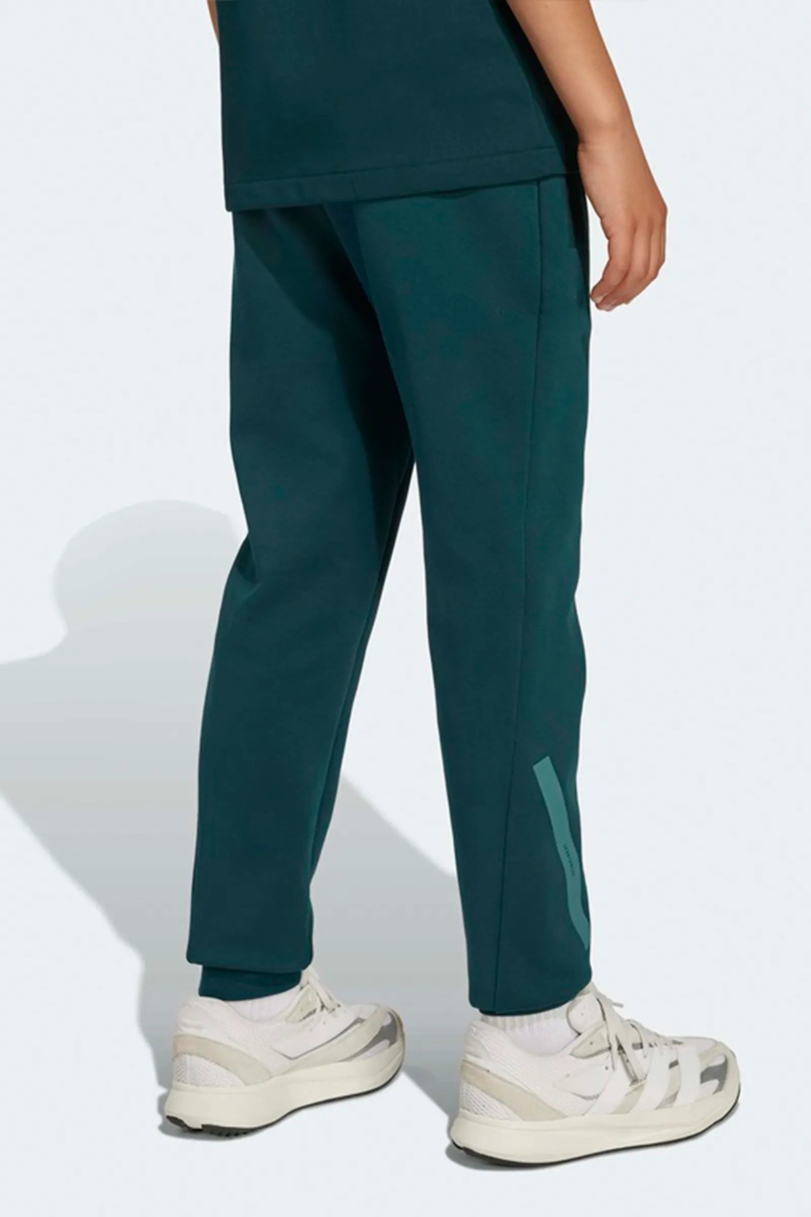 TRENERKA ADIDAS Z.N.E. TAPERED-LEG KIDS-BOYS SPORTSWEAR PANT IVY/PRELOVED TEAL