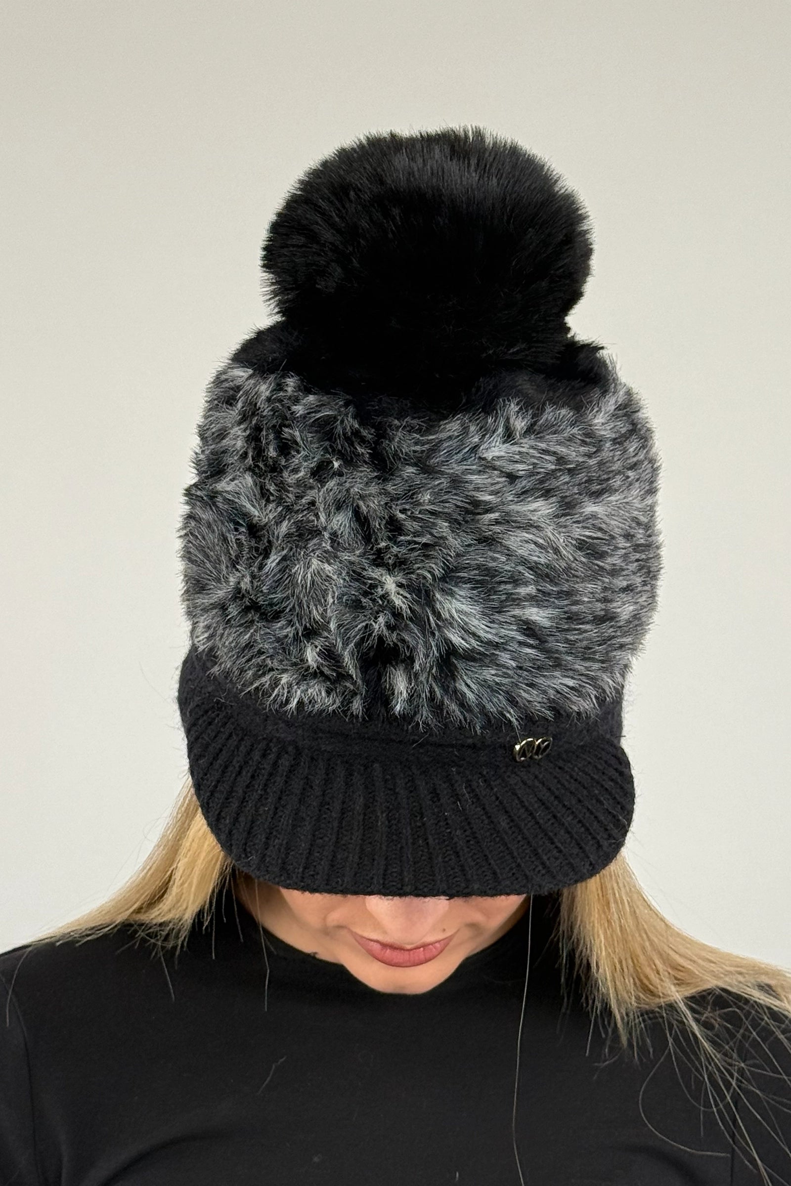 Kapuq hat with fur