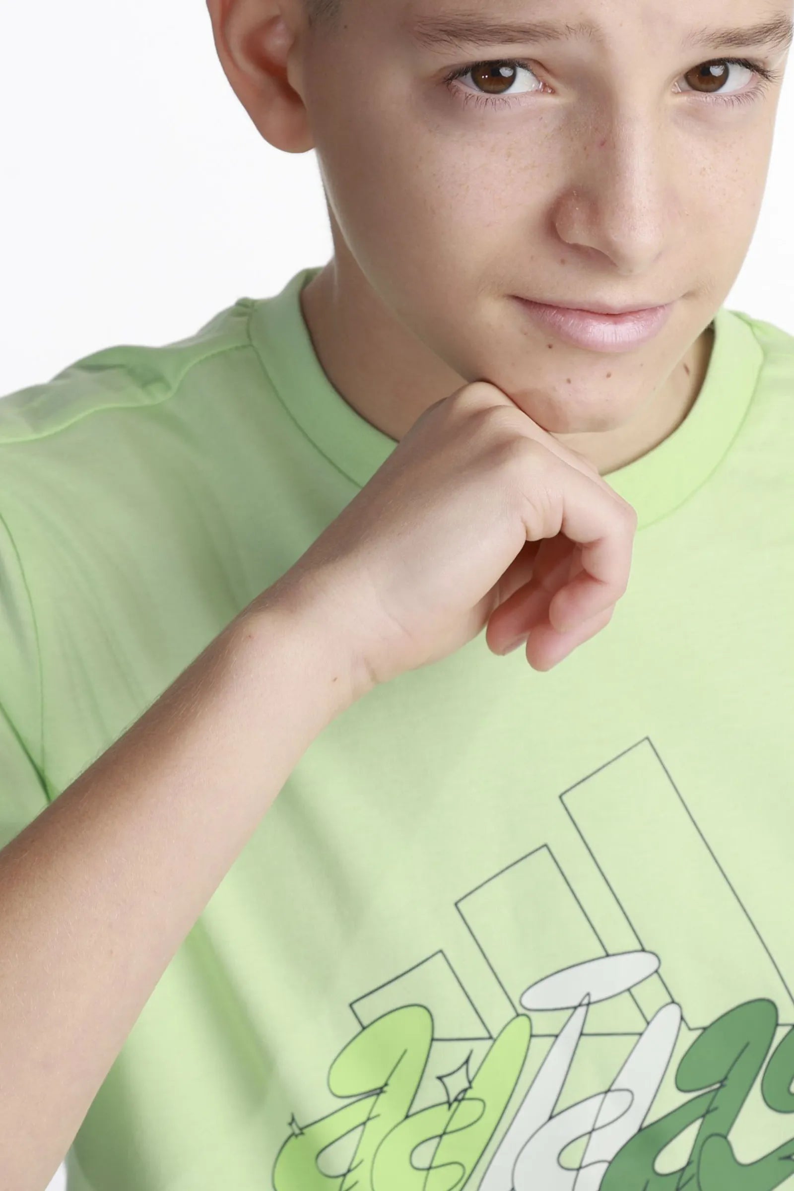 Maice adidas mens essentials single jersey linear embroidered logo t shirt Mens (Green Illus BOS)