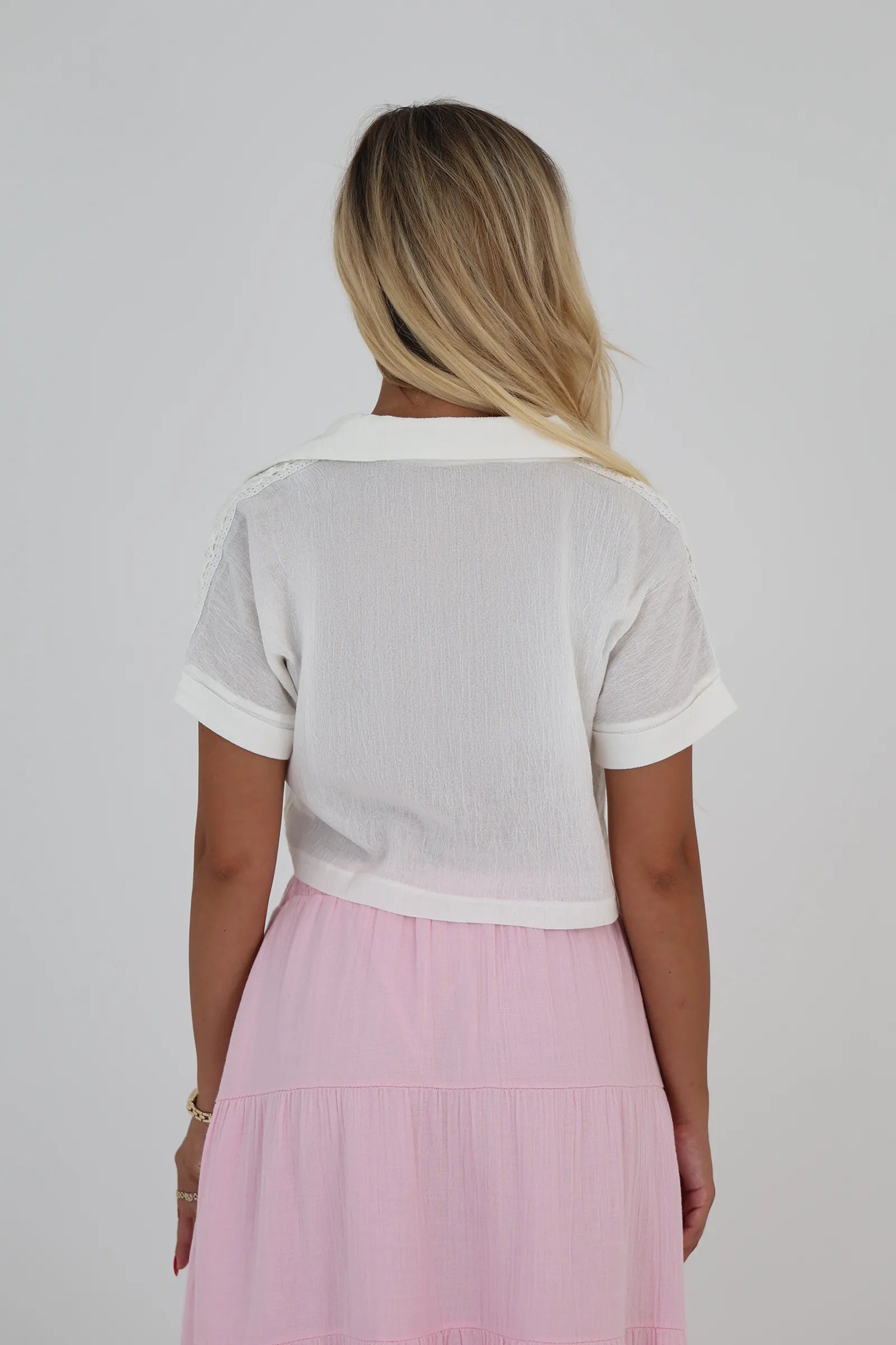 Kemishe lace detail