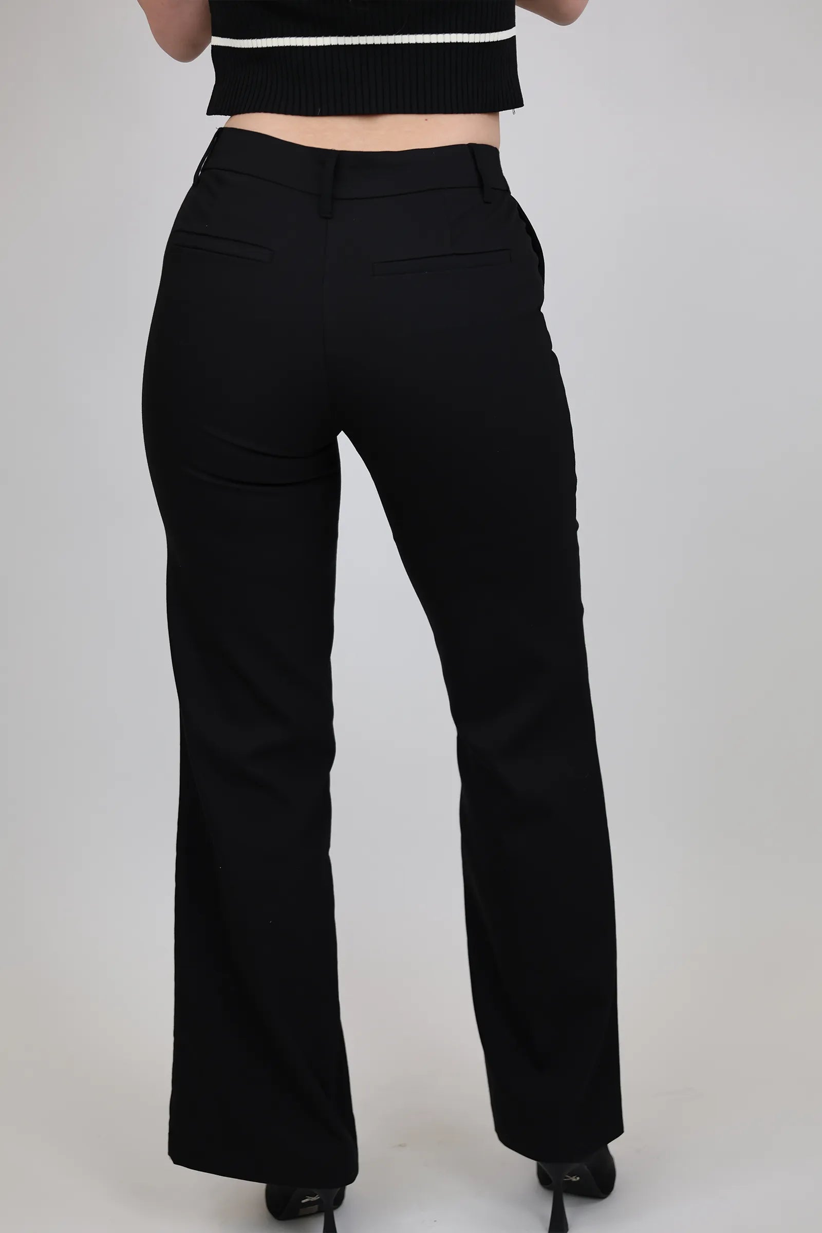 Pantallona bootcut