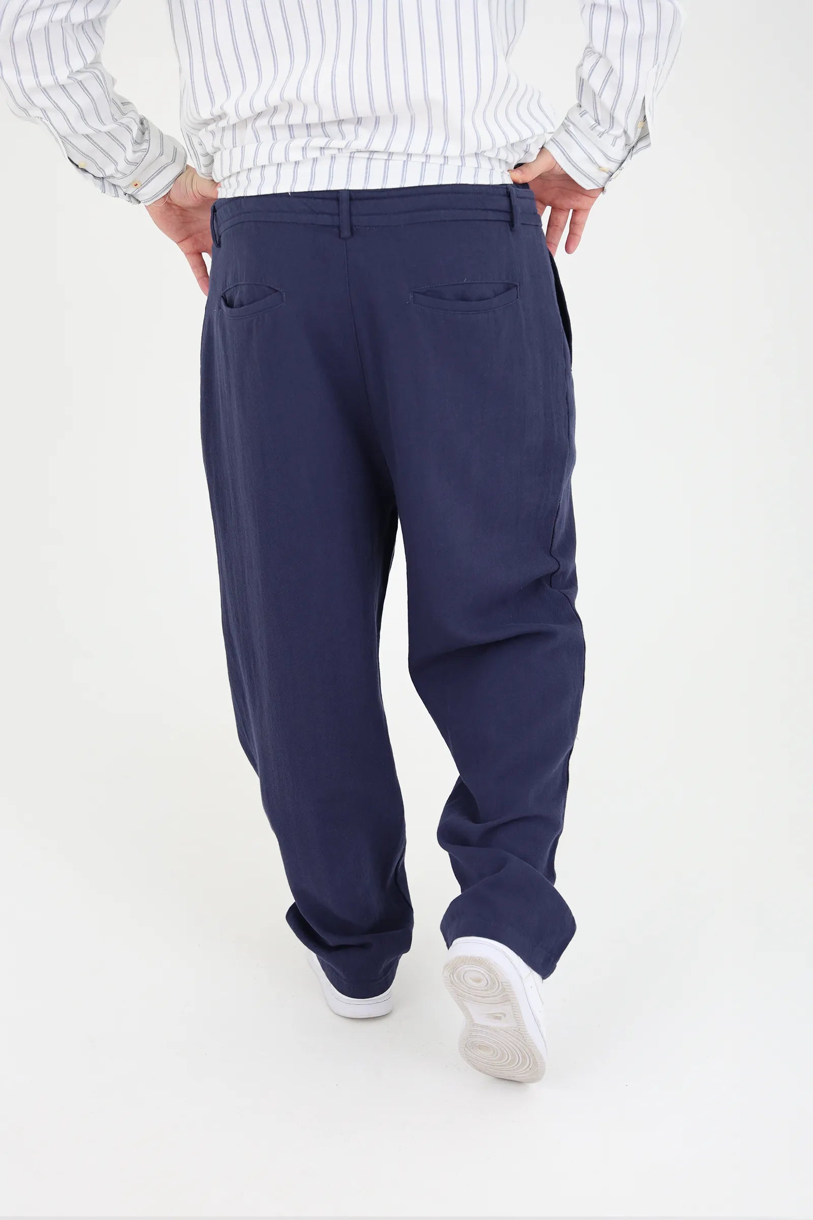 Pantallona form pleat
