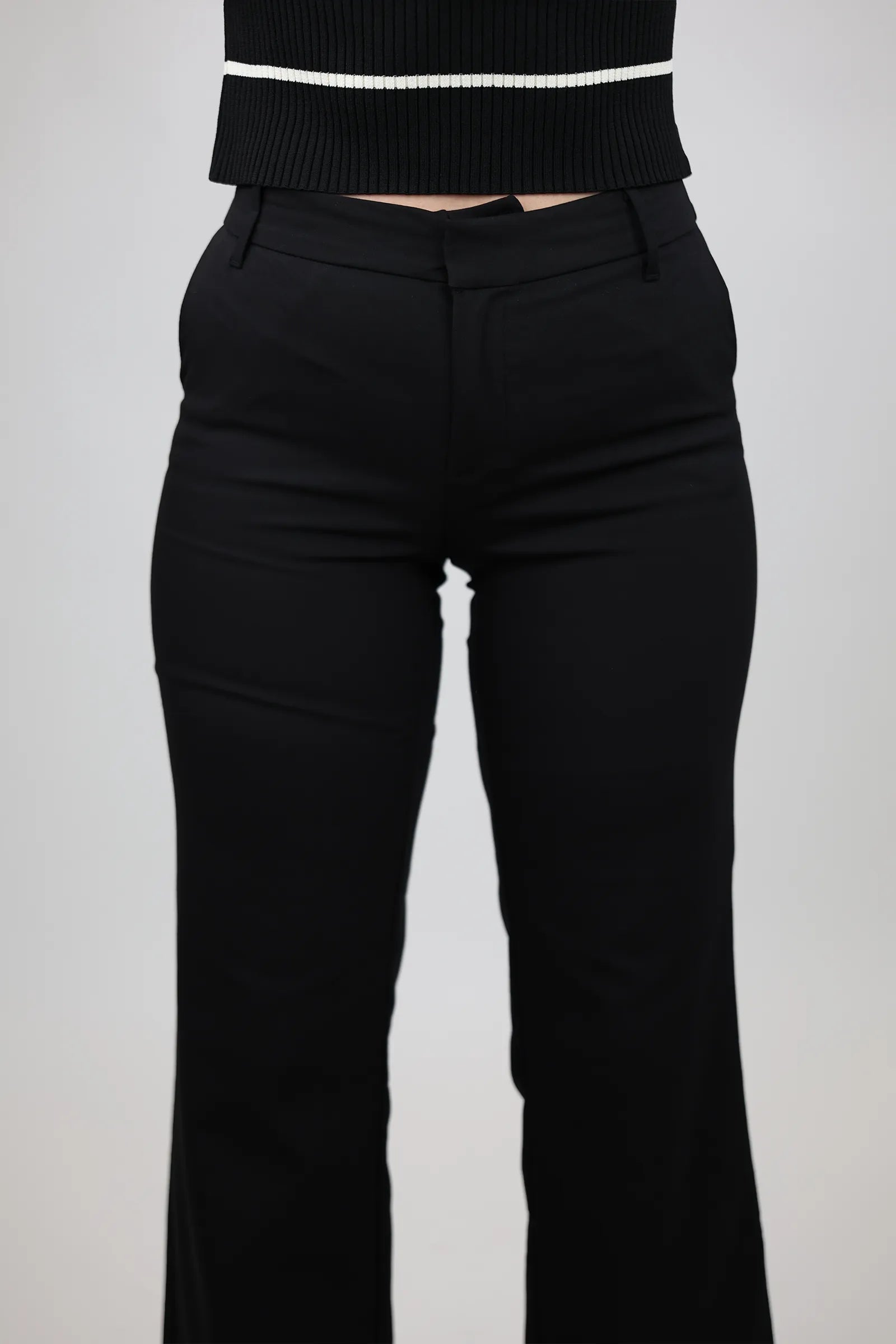 Pantallona bootcut