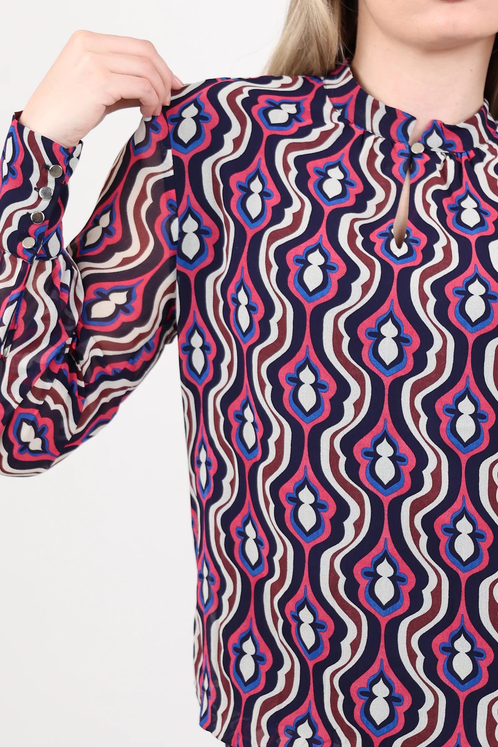 Kemishe retro geometric