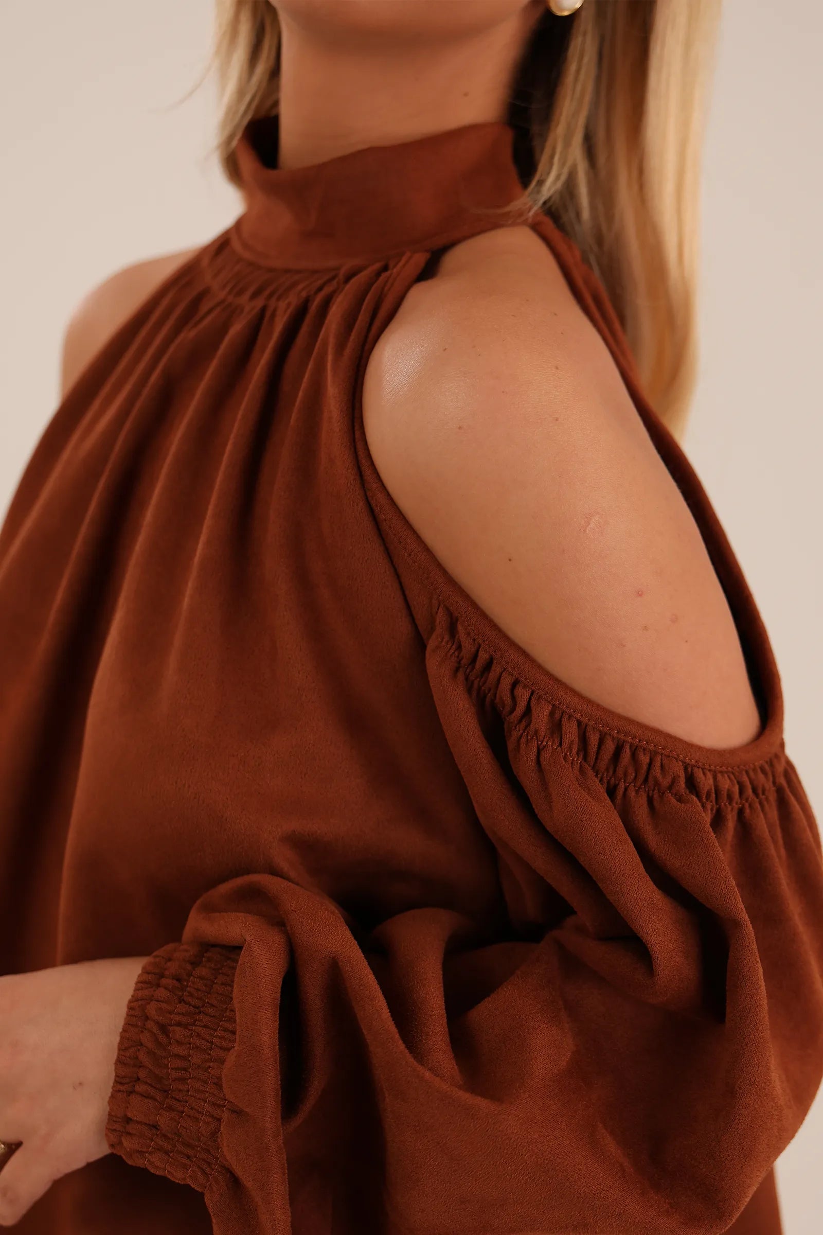 Fustan cold shoulder