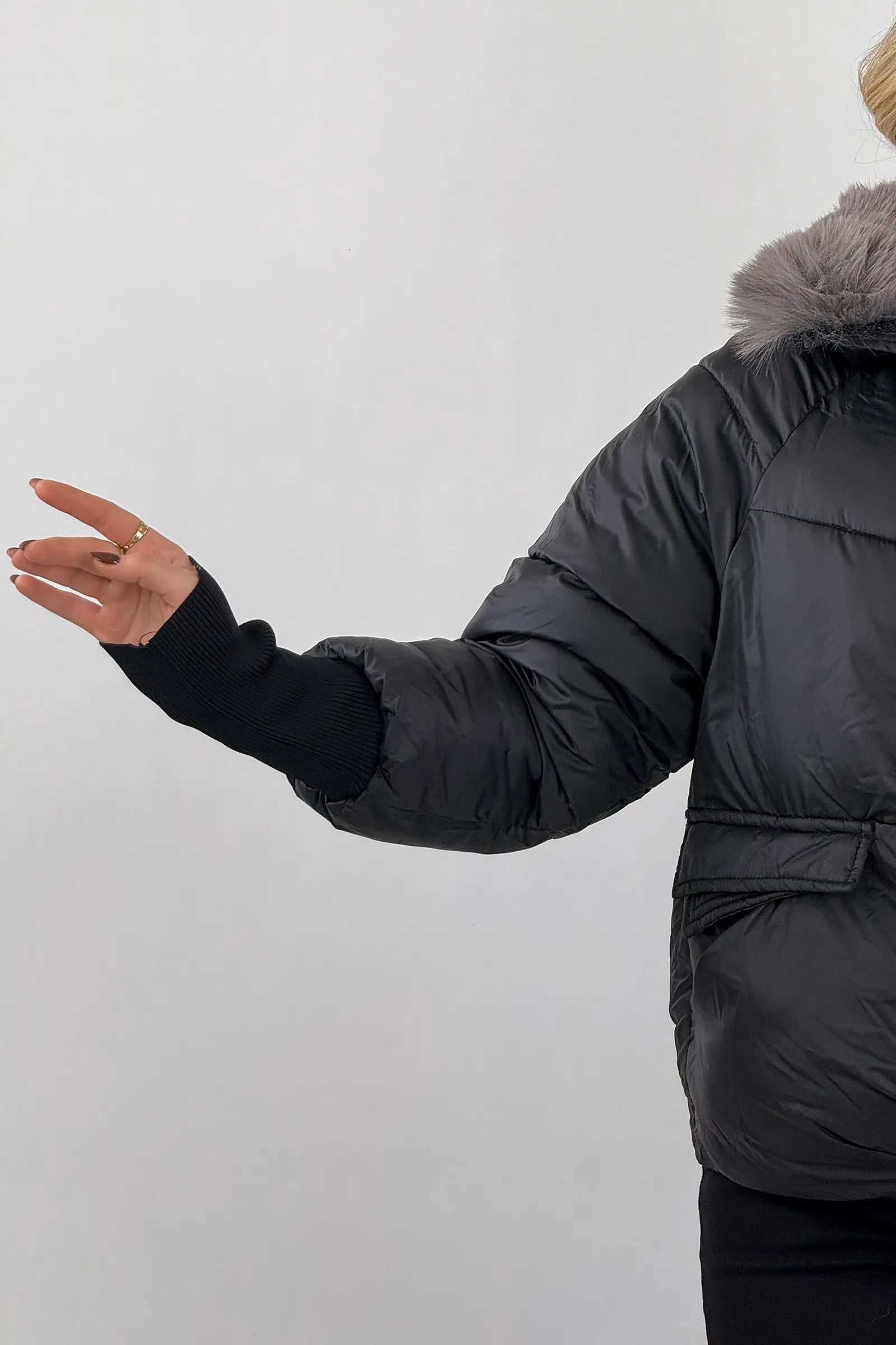 JAKNE  Cropped Belted Puffer