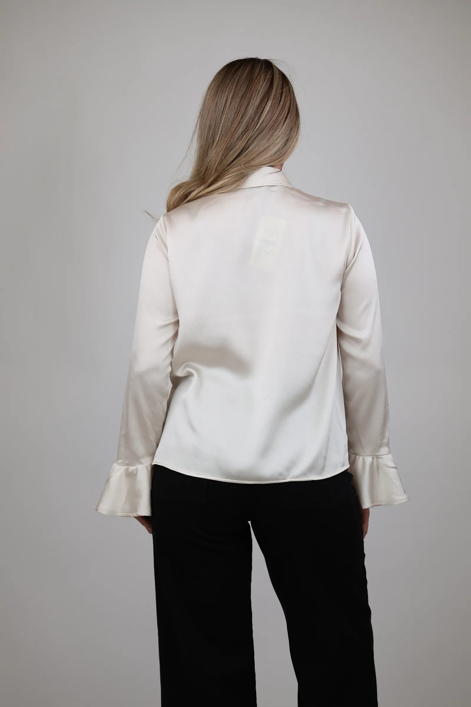 Kemishe ruffle front