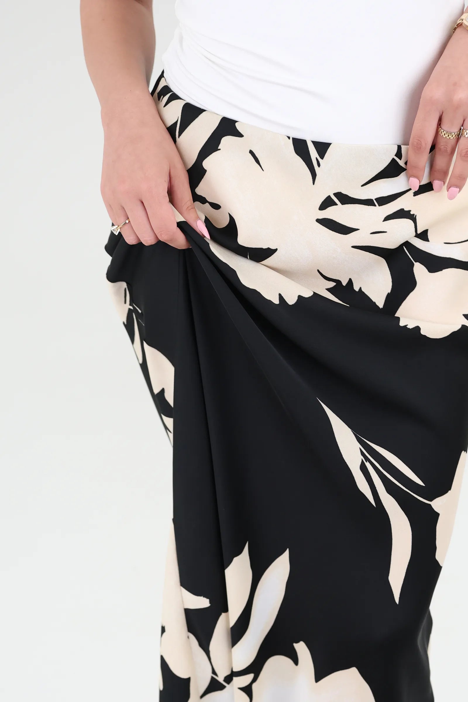 Fund floral satin