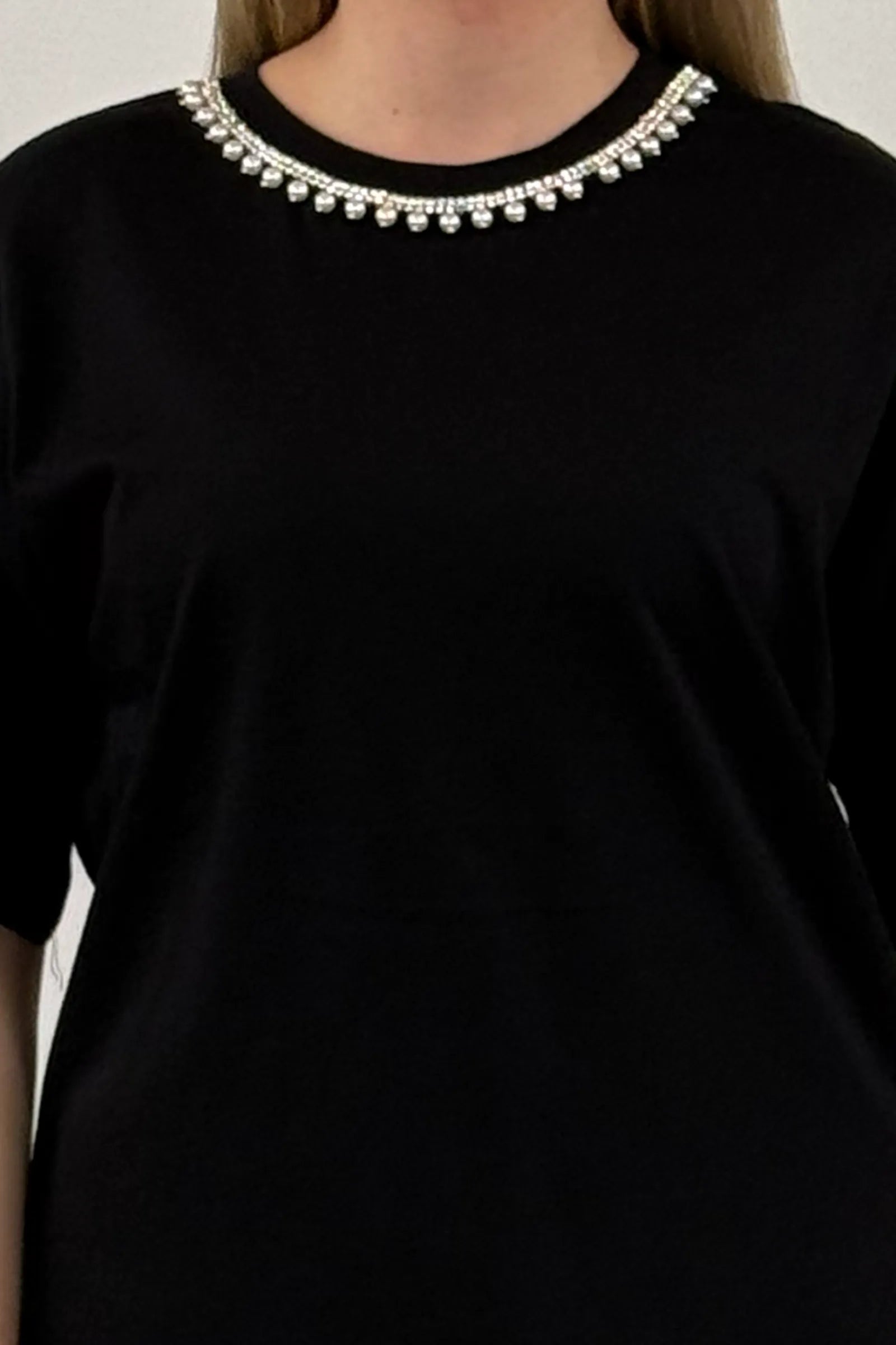 Maice pearl neckline