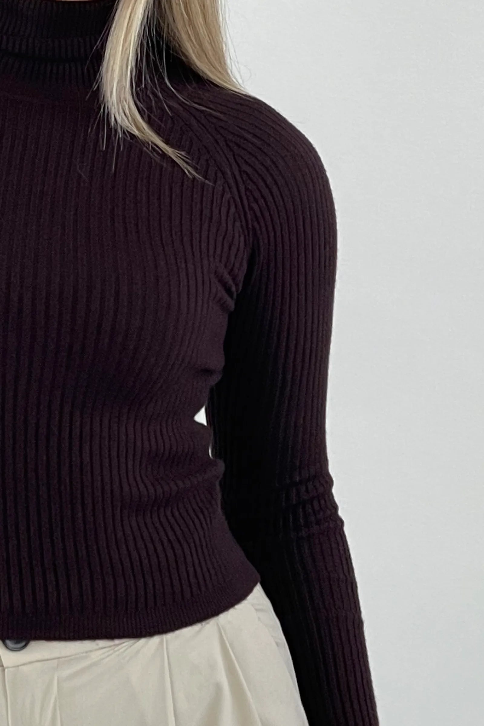 Rrollke fitted rib-knit