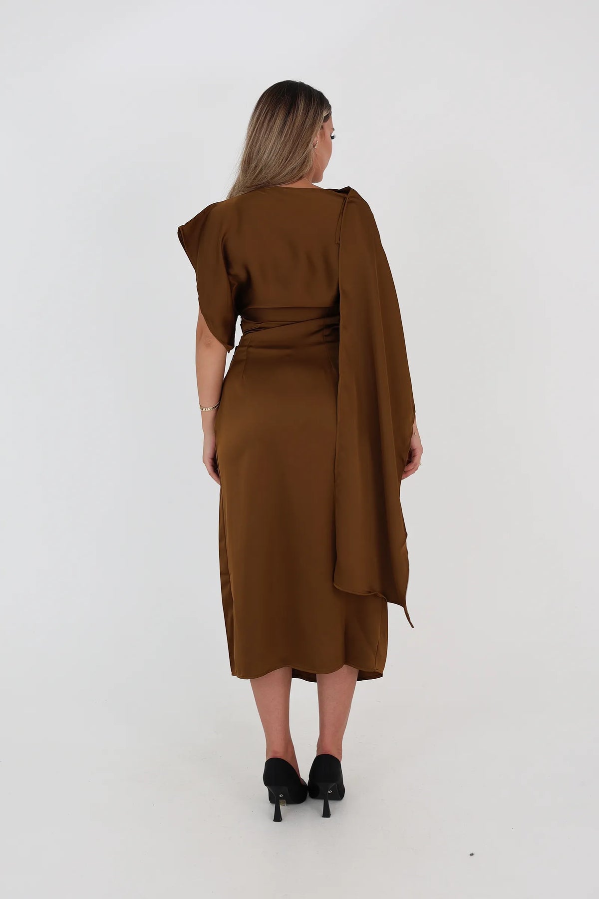 Fustan flowing cape