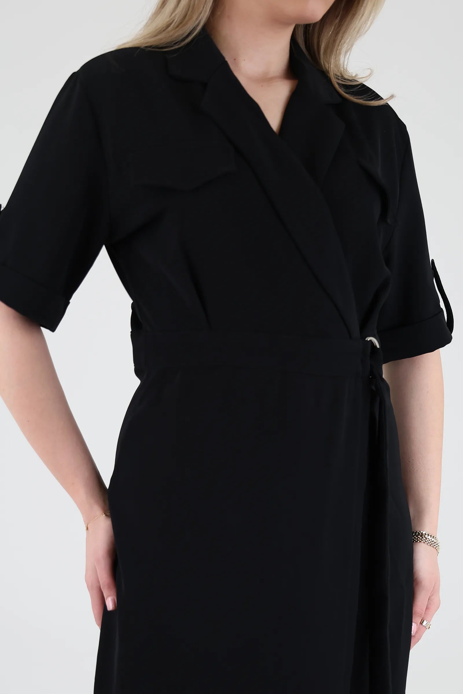 Fustan black detailed belt