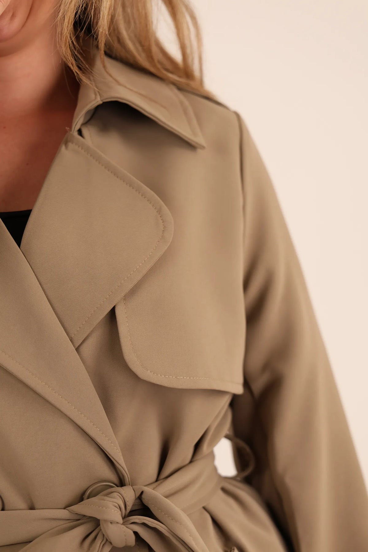 Mantil bellted trench