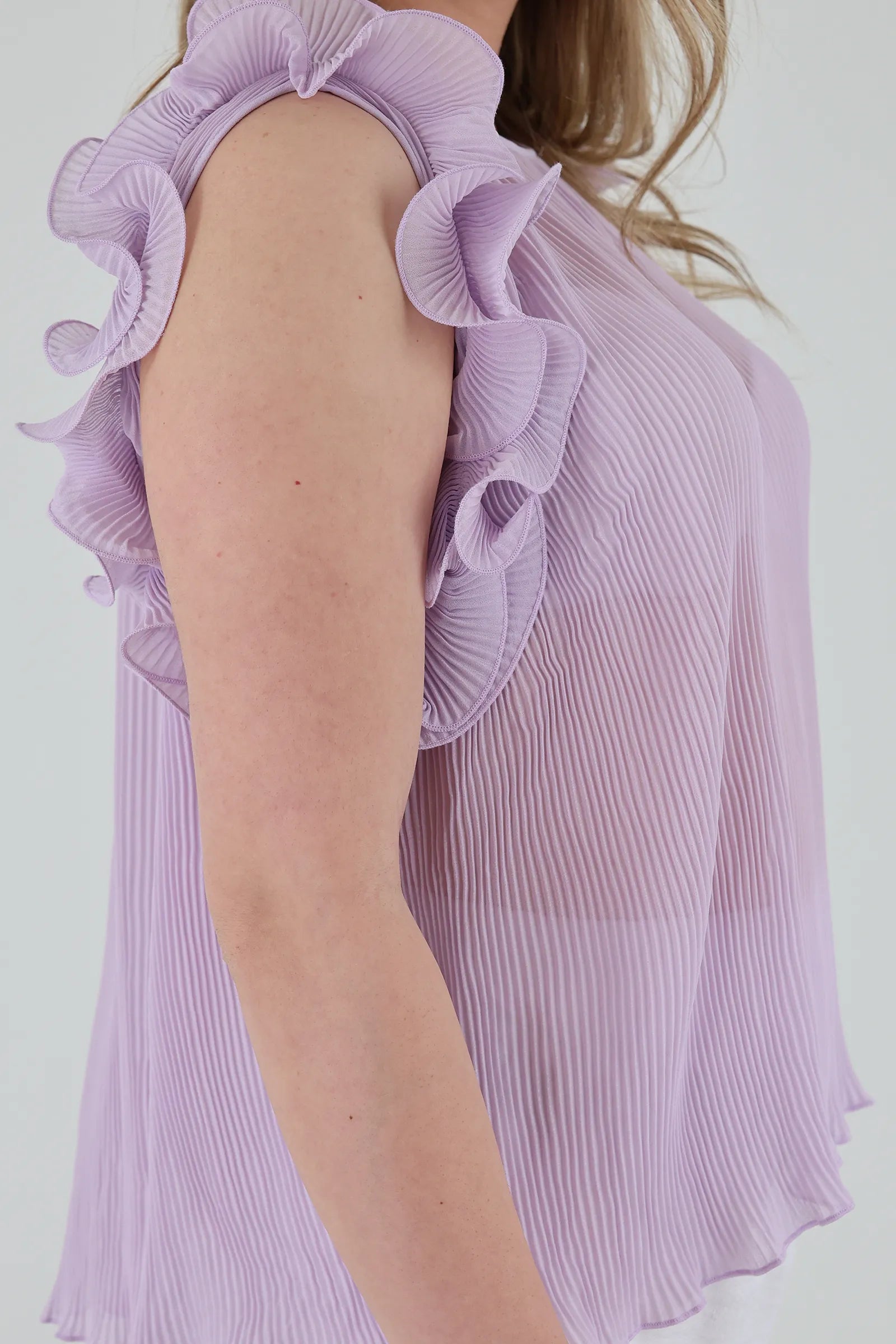 Maice ruffle sleeve