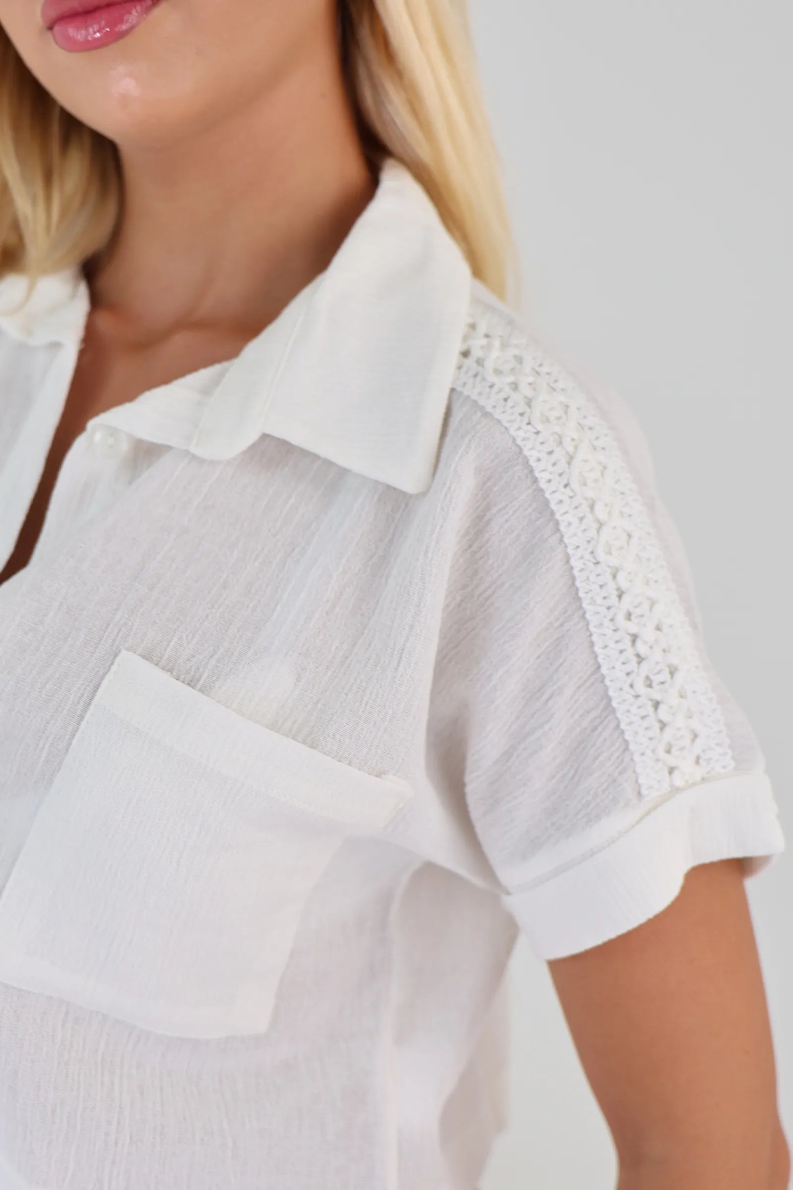 Kemishe lace detail