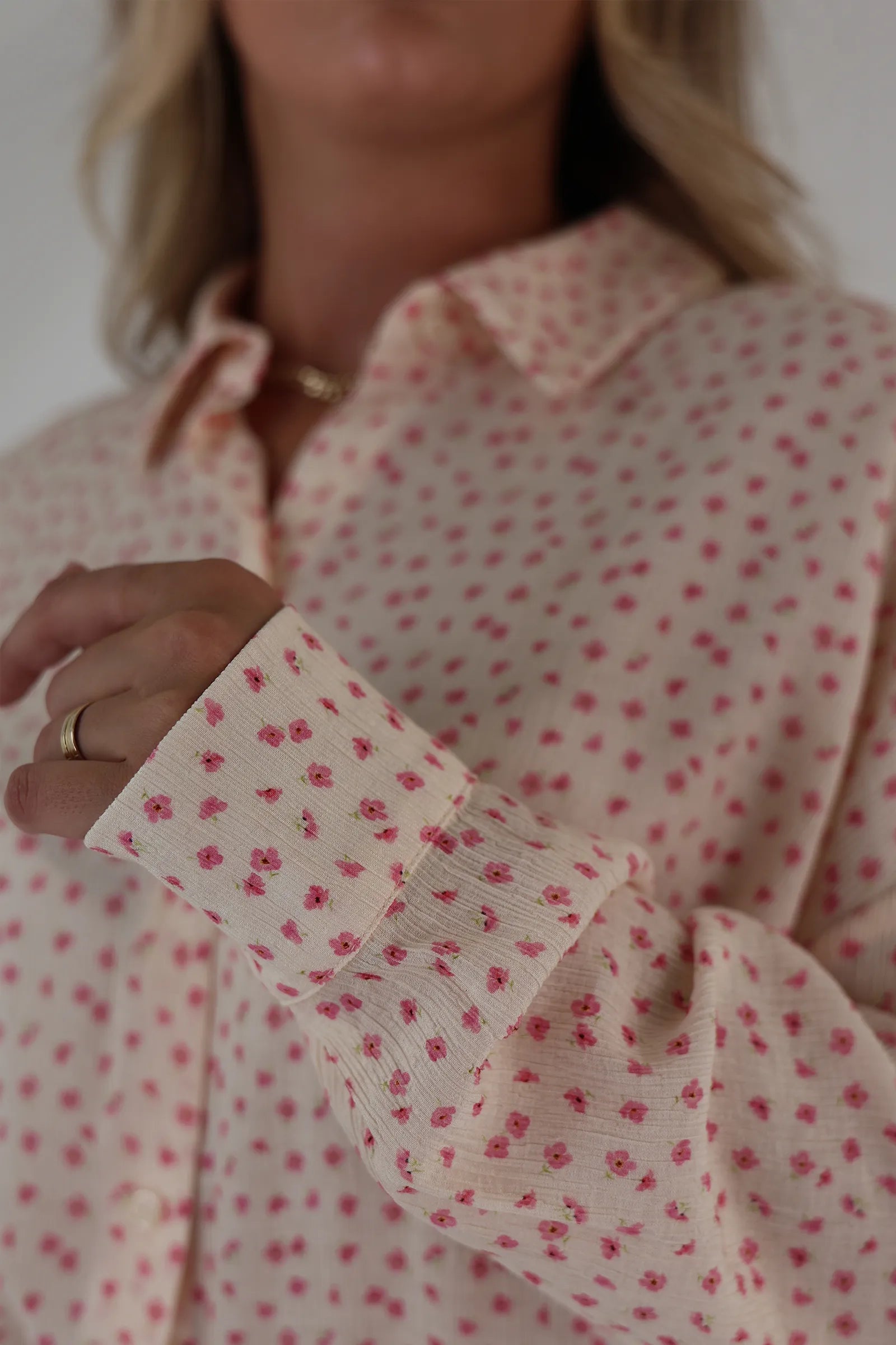 Kemishe pink petal