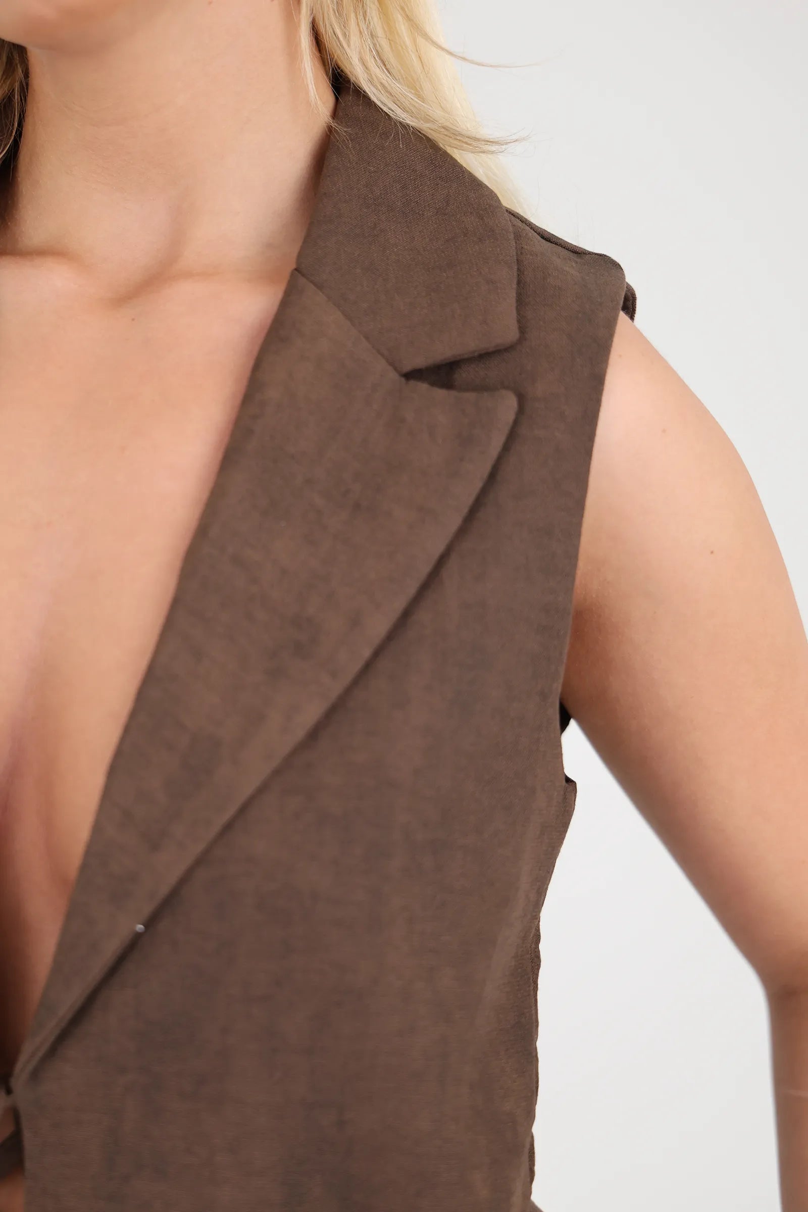 Jelek tie front cropped