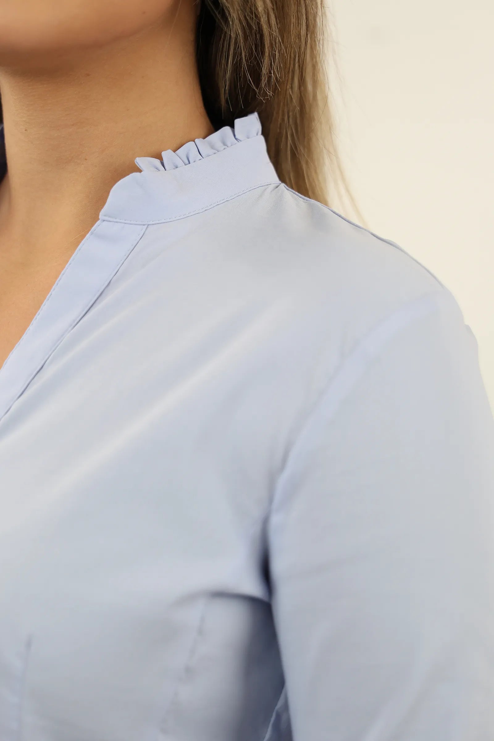 KËMISHË STAND UP COLLAR